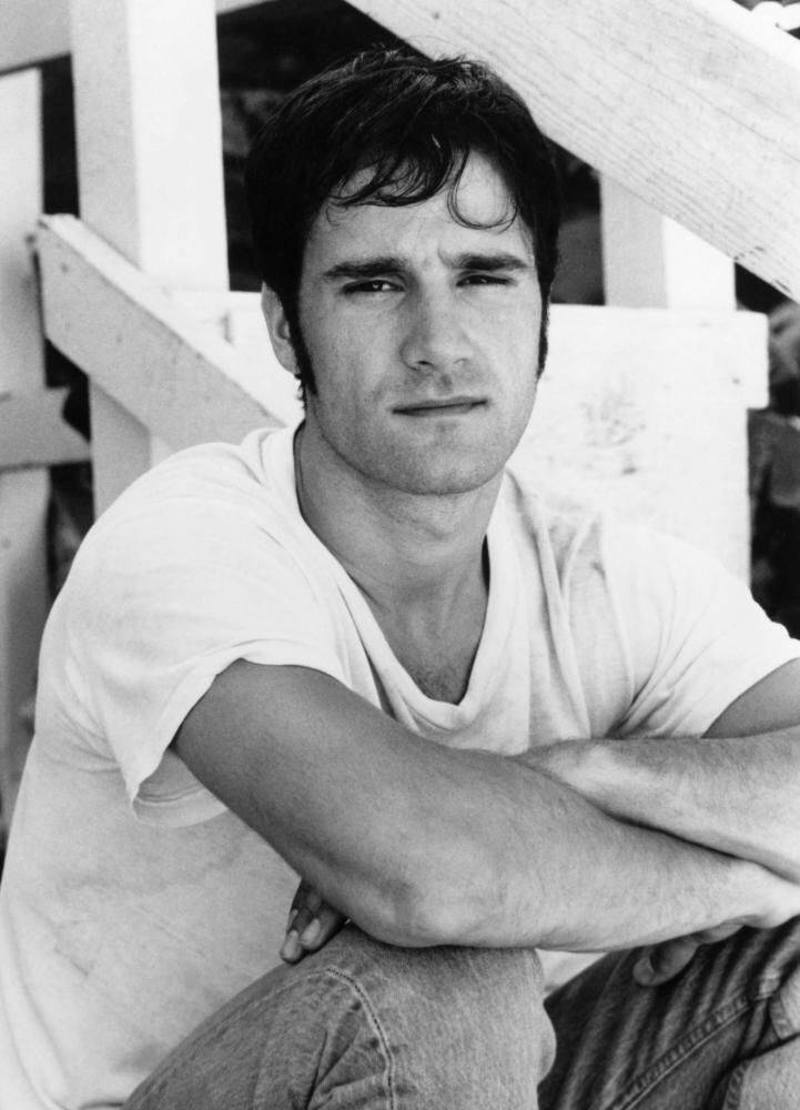 Elias Koteas, black and white portrait, dark hair, SD Phone Wallpaper