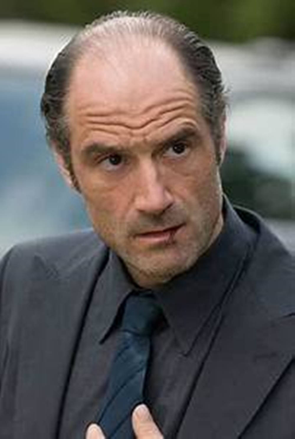 Elias Koteas, Hollywood actor, dark suit, HD Phone Wallpaper