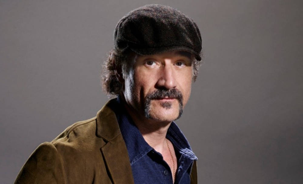 Elias Koteas, flat cap, mustache, SD Desktop Wallpaper