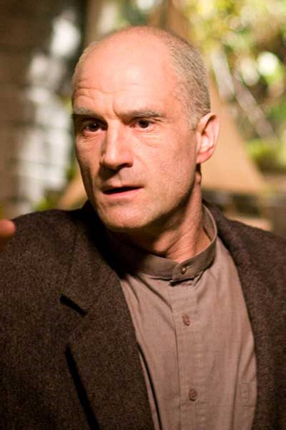 Elias Koteas, blue neck tie, balding man, HD Phone Wallpaper