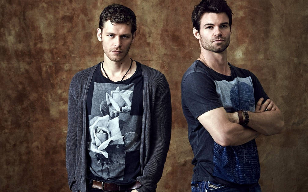 Elijah Mikaelson, actor, textured brown backdrop, SD Desktop Wallpaper