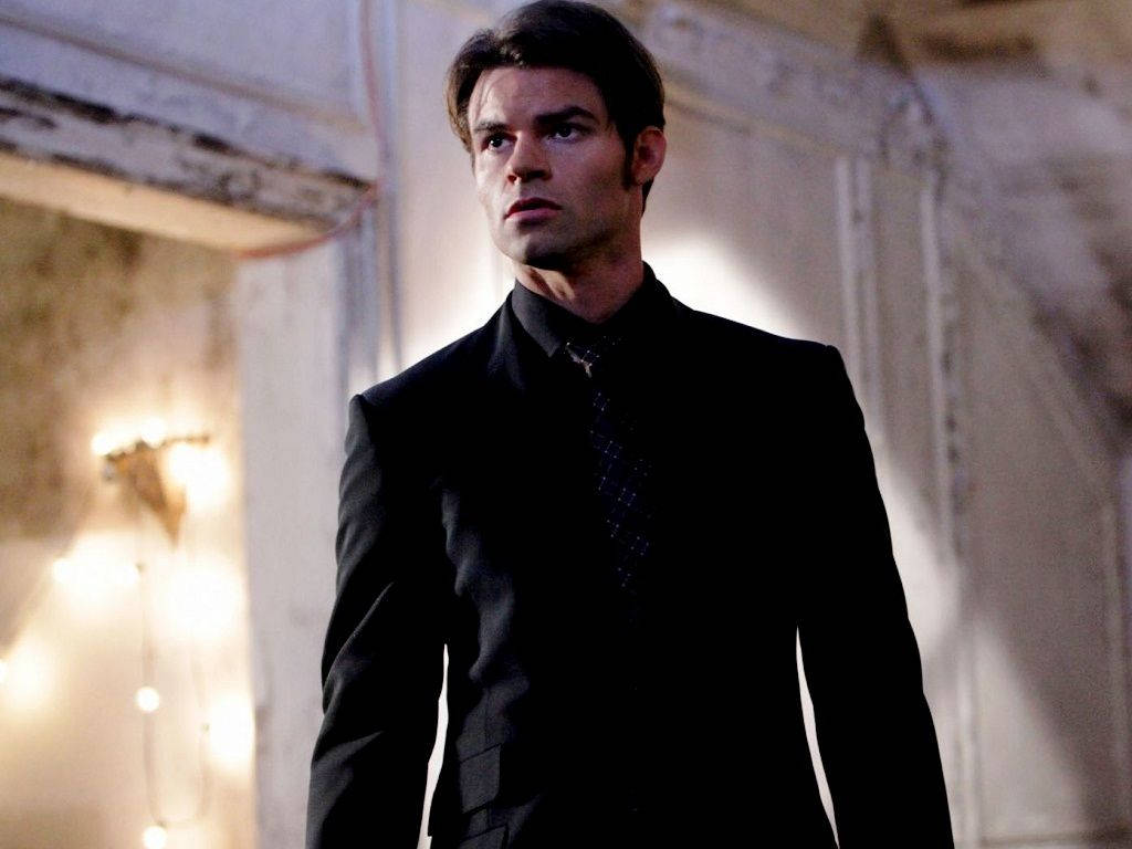 Elijah Mikaelson, black suit, dimly lit ornate hallway, SD Desktop Wallpaper