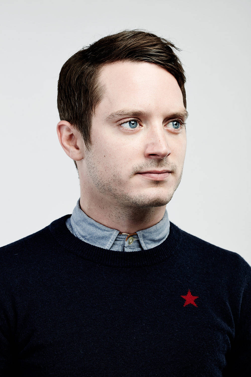 Elijah Wood, crew neck sweater, dark sweater, HD Phone Wallpaper