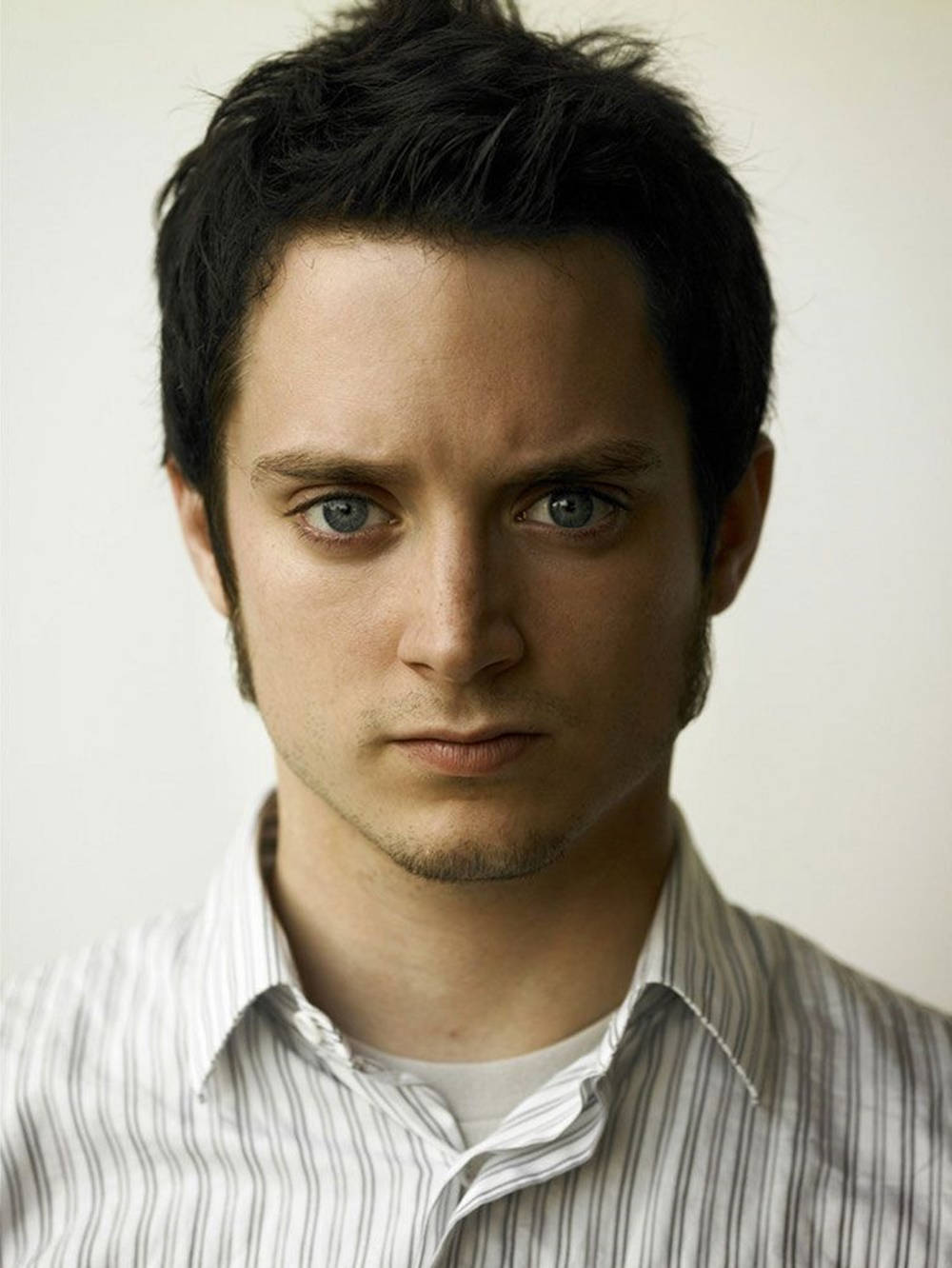 Elijah Wood, intense blue eyes, dark hair, HD Phone Wallpaper
