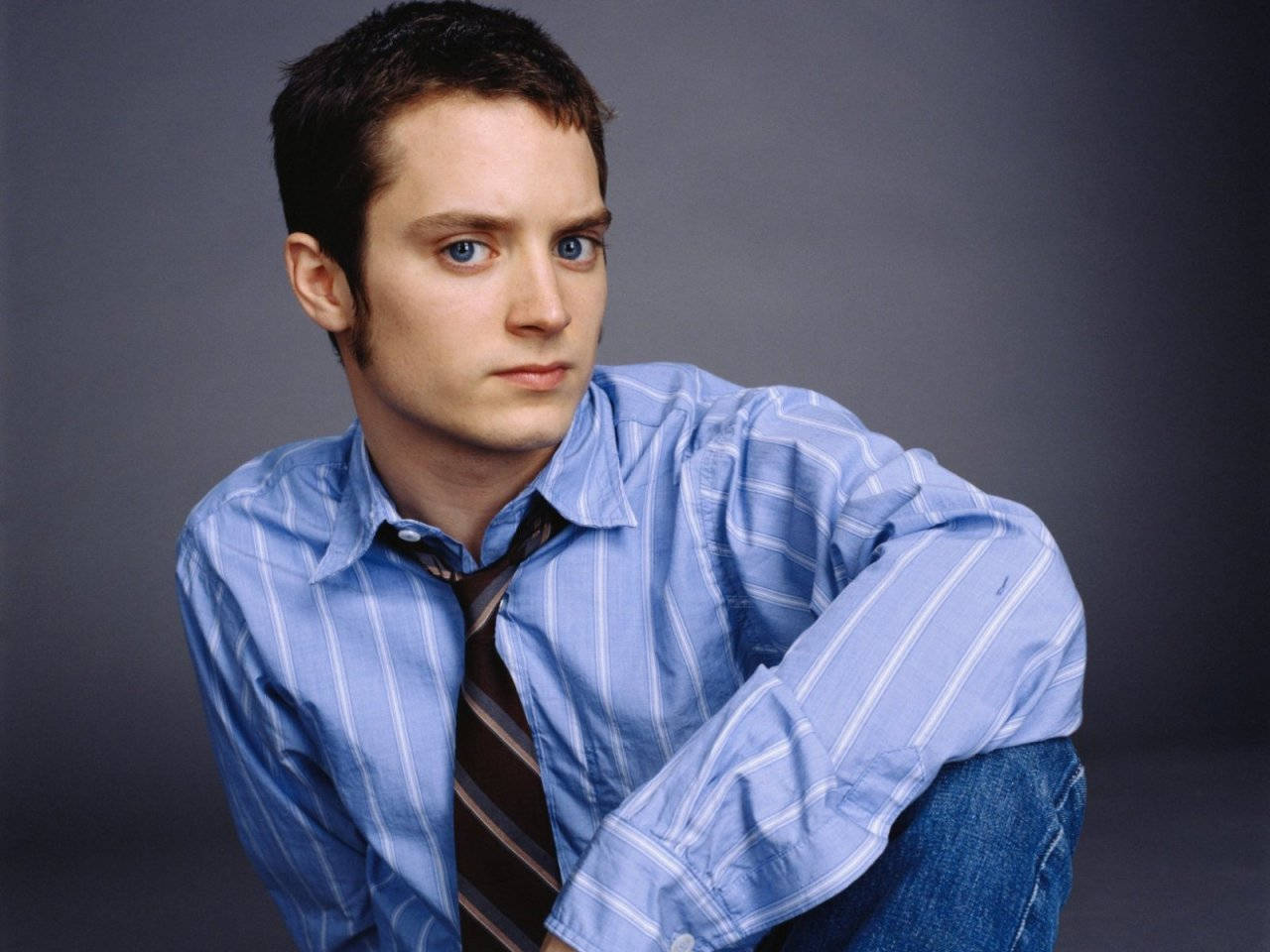 Elijah Wood, blue striped shirt, tie, HD Desktop Wallpaper