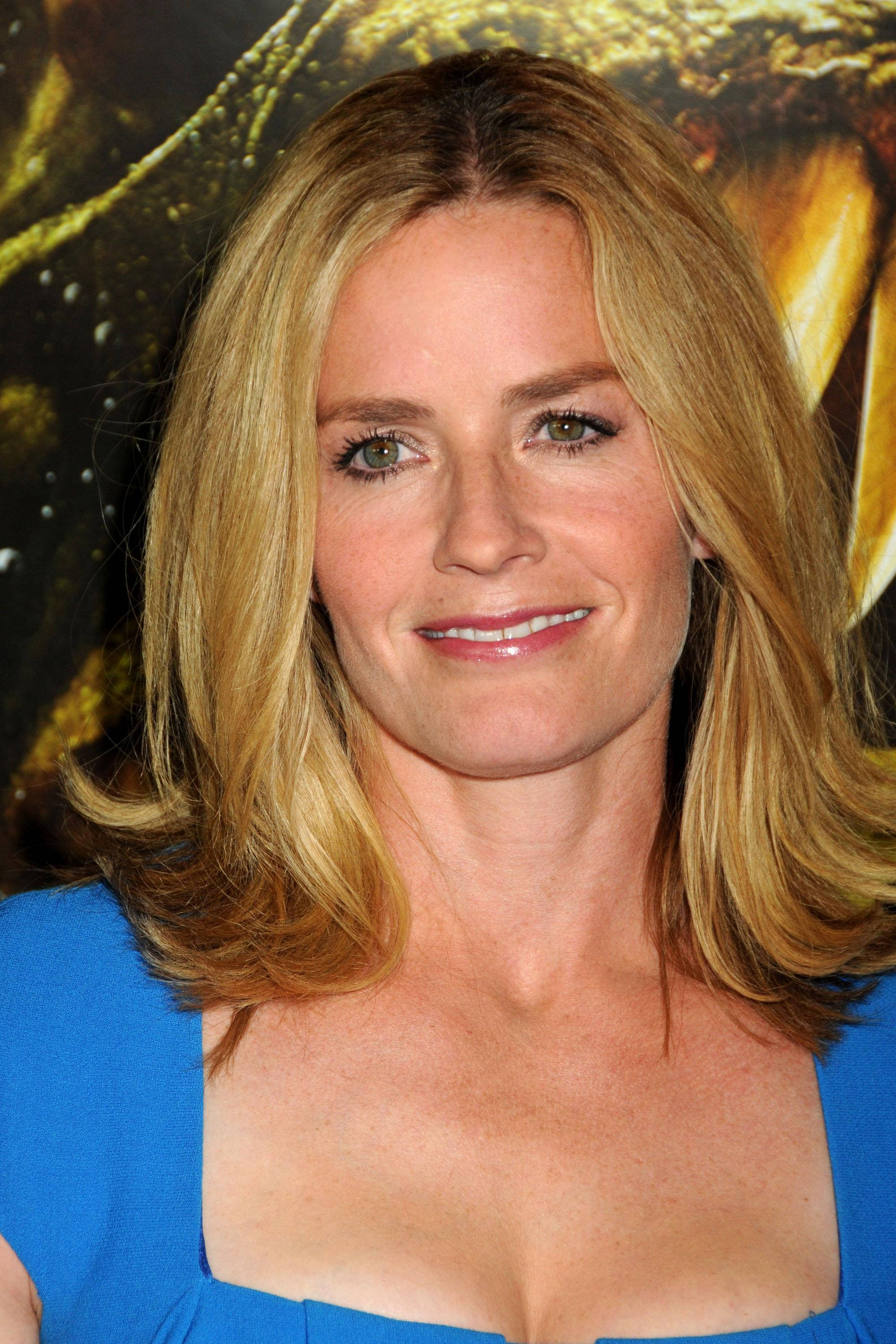 Elisabeth Shue, straight blonde hair, green eyes, 2K Phone Wallpaper