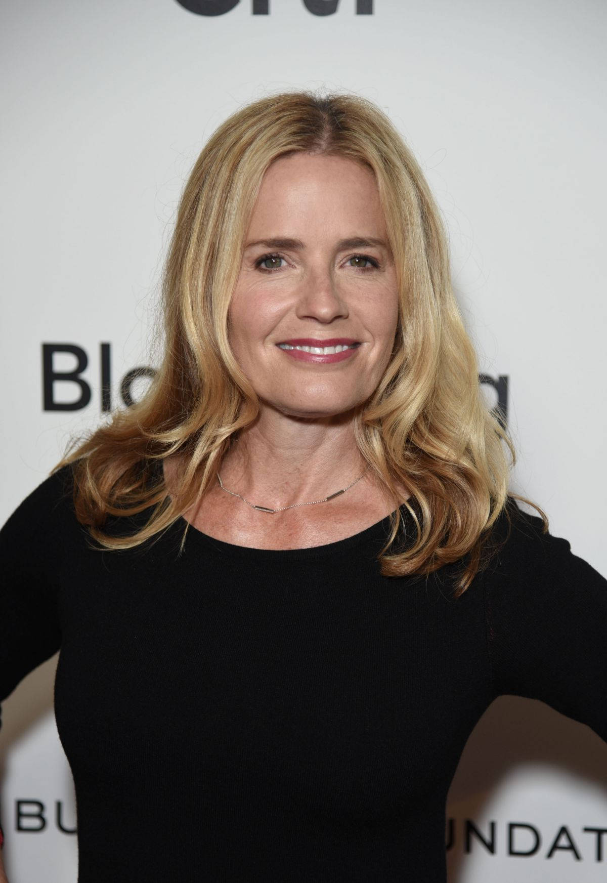 Elisabeth Shue, black dress, hands on waist, HD Phone Wallpaper