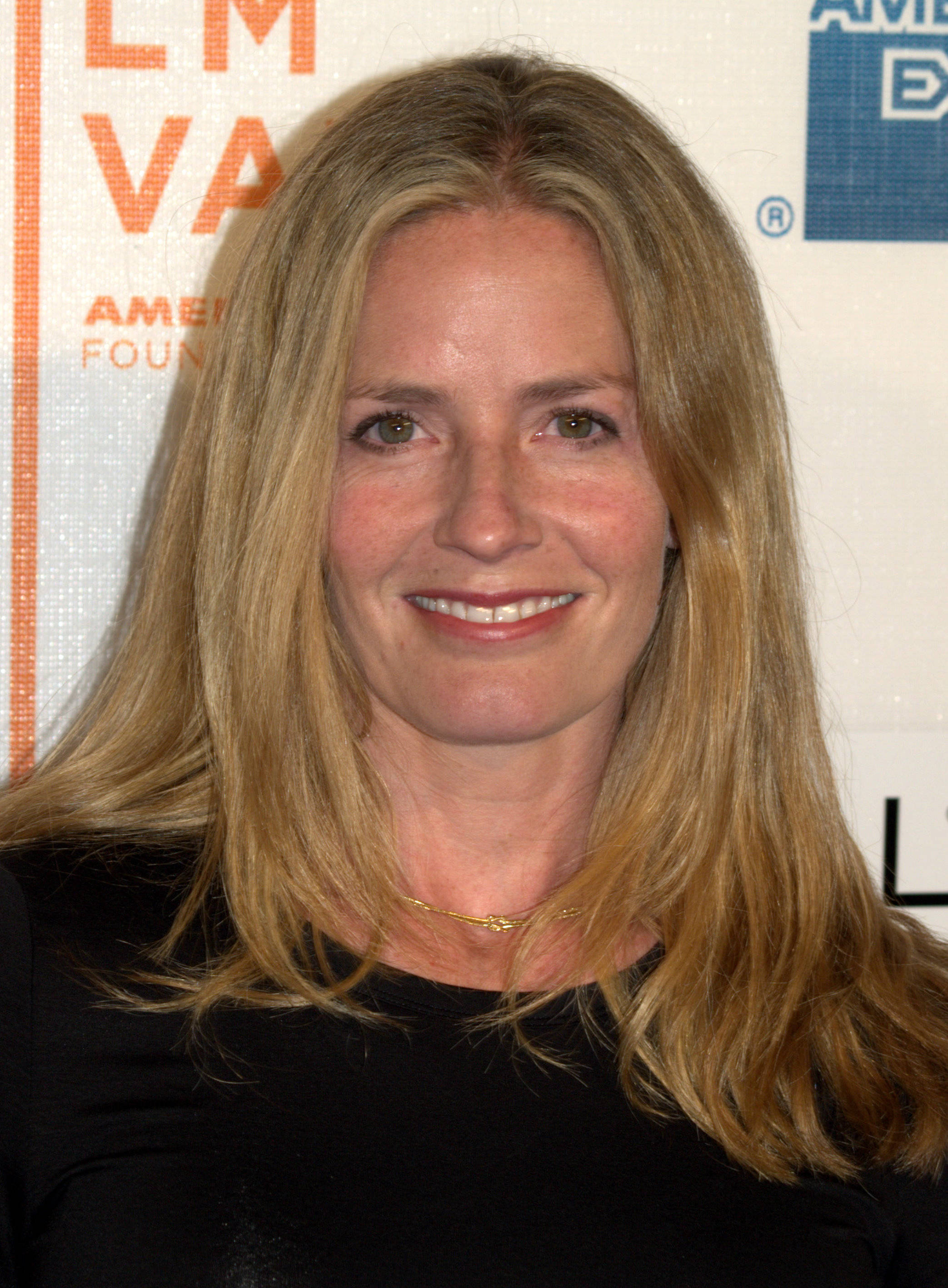 Elisabeth Shue, long blonde hair, black top, 2K Phone Wallpaper