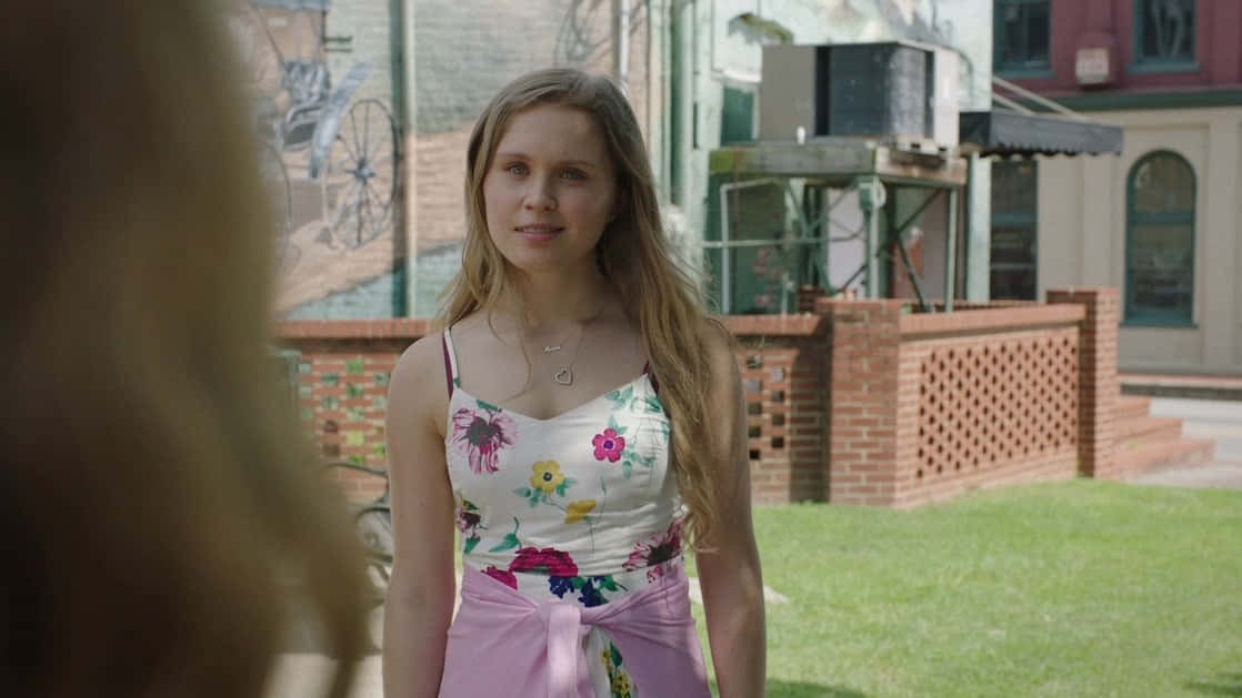 Eliza Scanlen, floral top, pink skirt, SD Desktop Wallpaper
