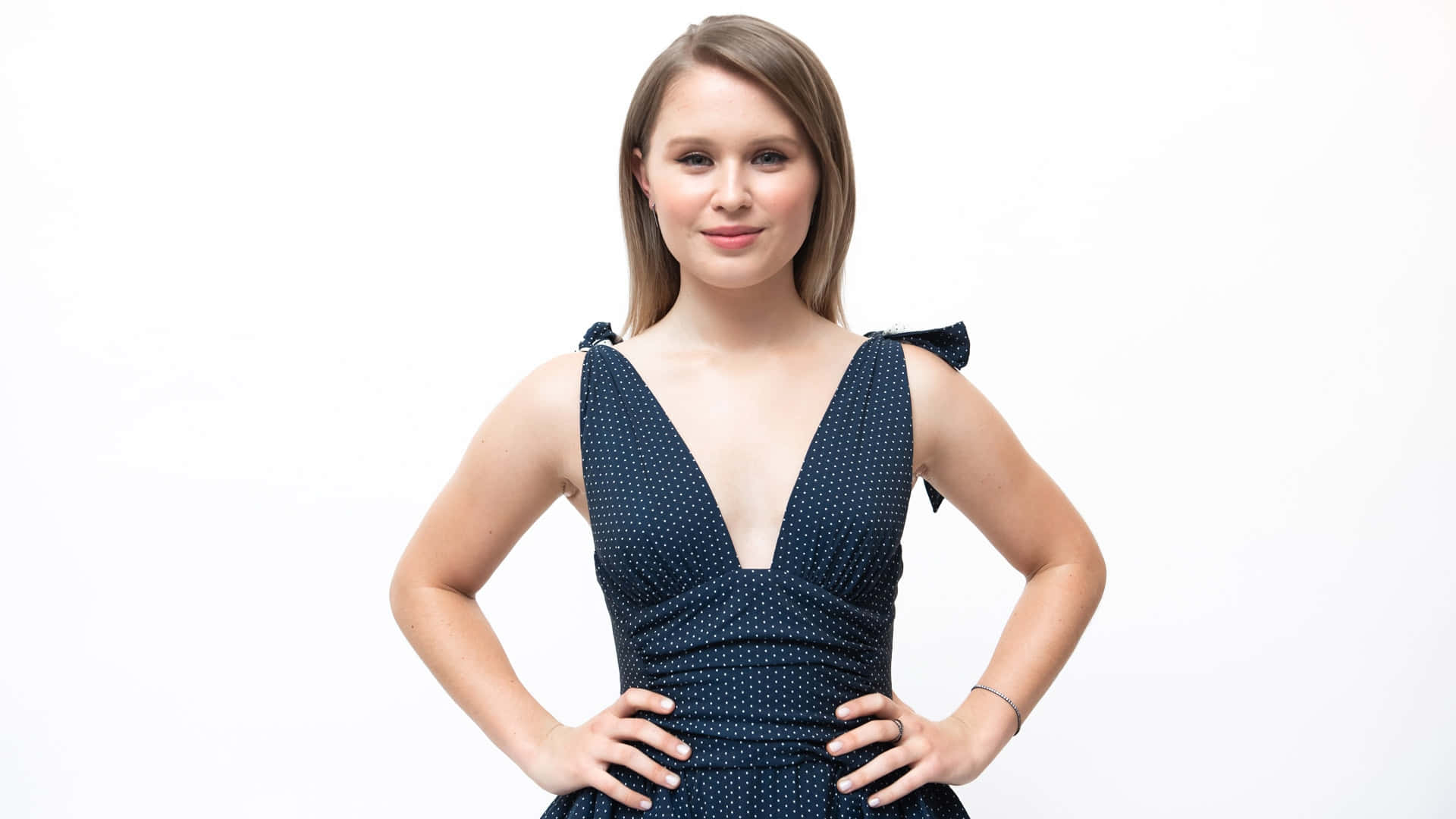 Eliza Scanlen, navy blue polka dot dress, hands on hips, Full HD Desktop Wallpaper