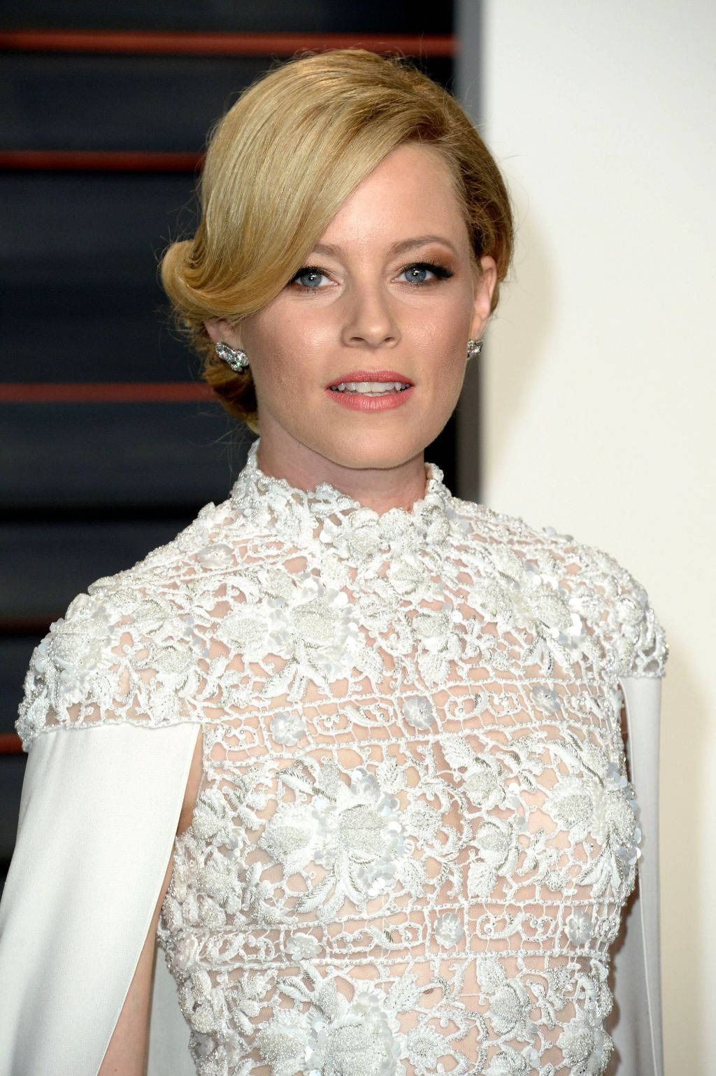 Elizabeth Banks, white lace dress, sheer sleeves, HD Phone Wallpaper