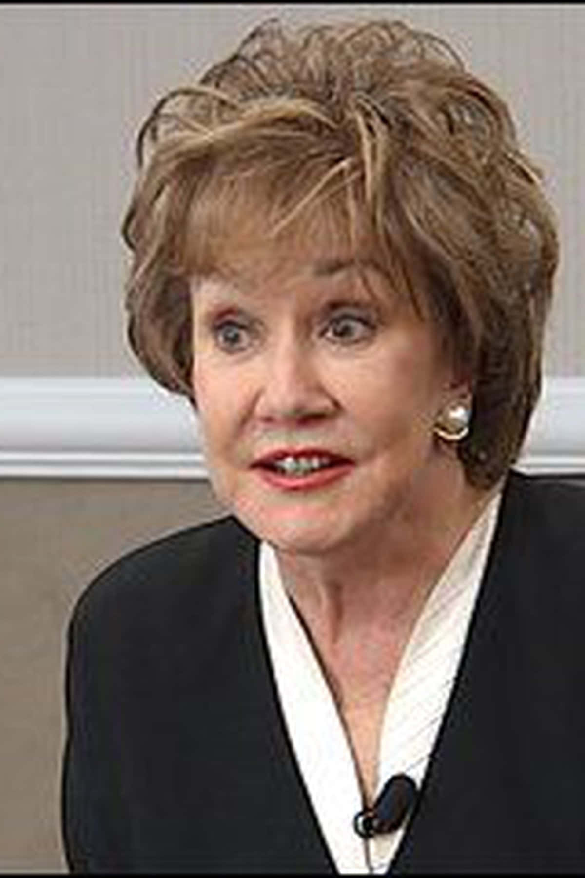 Elizabeth Dole, black blazer, pearl earrings, HD Phone Wallpaper