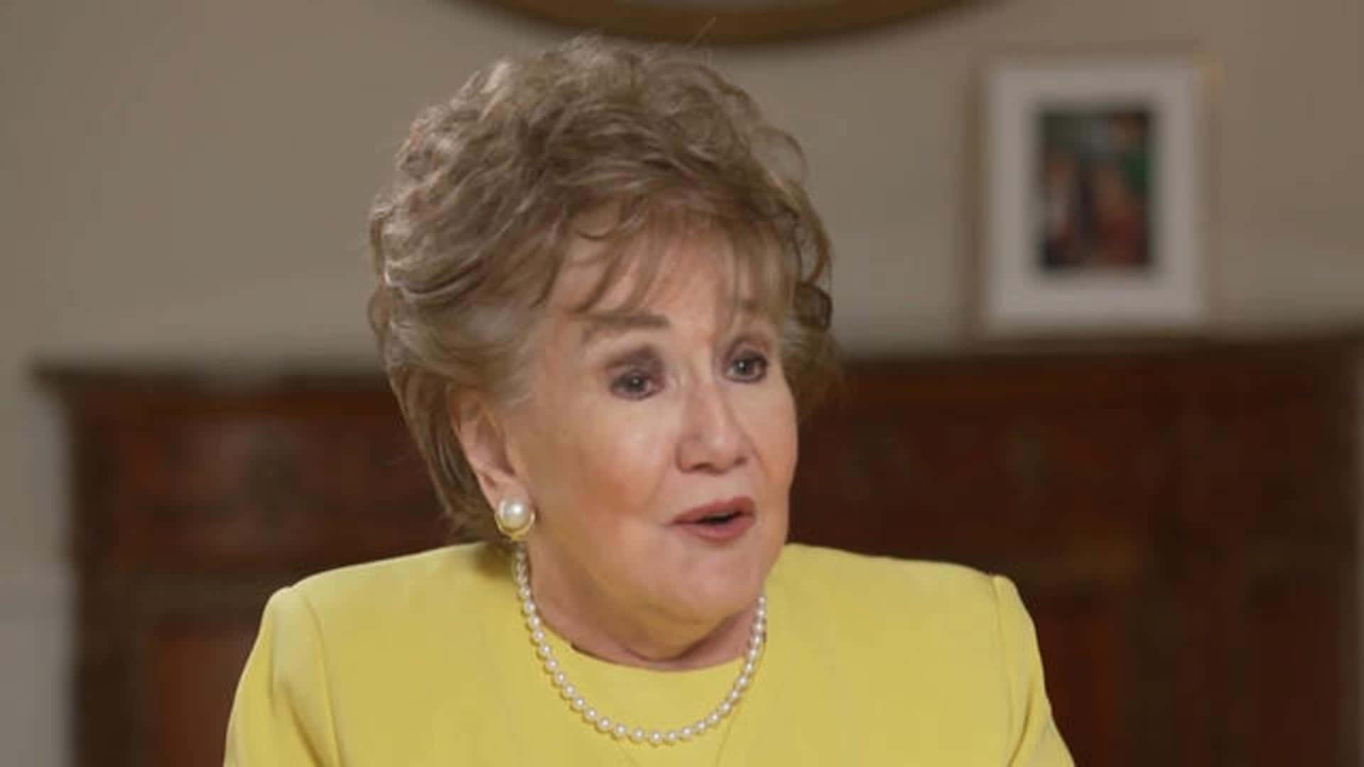 Elizabeth Dole, pearl necklace, yellow blouse, Full HD Desktop Wallpaper