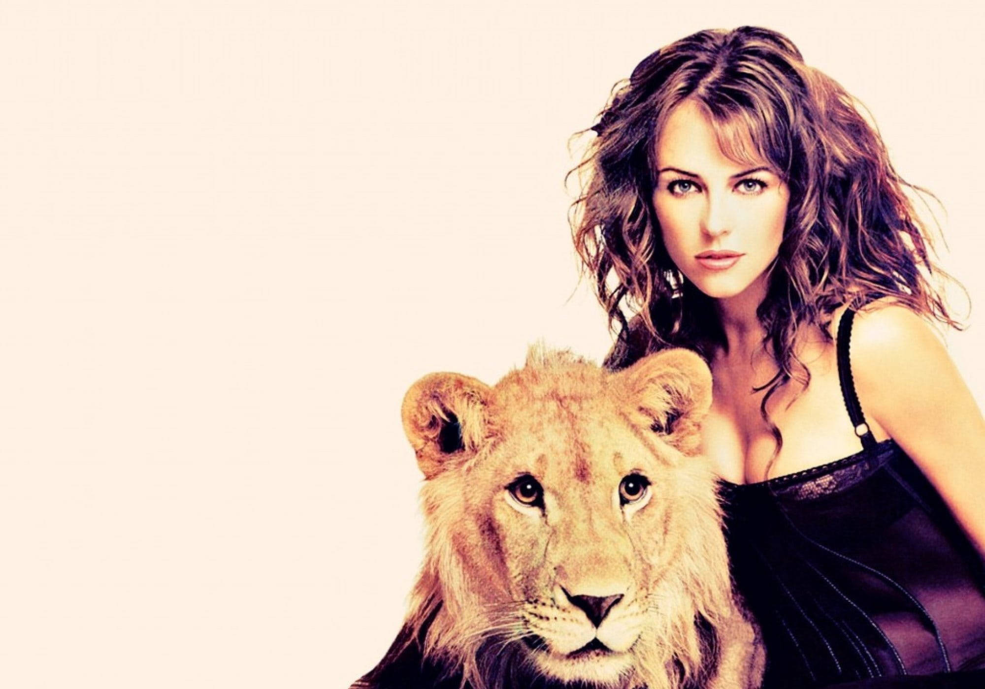 Elizabeth Hurley, lion cub, wavy brown hair, Full HD Desktop Wallpaper