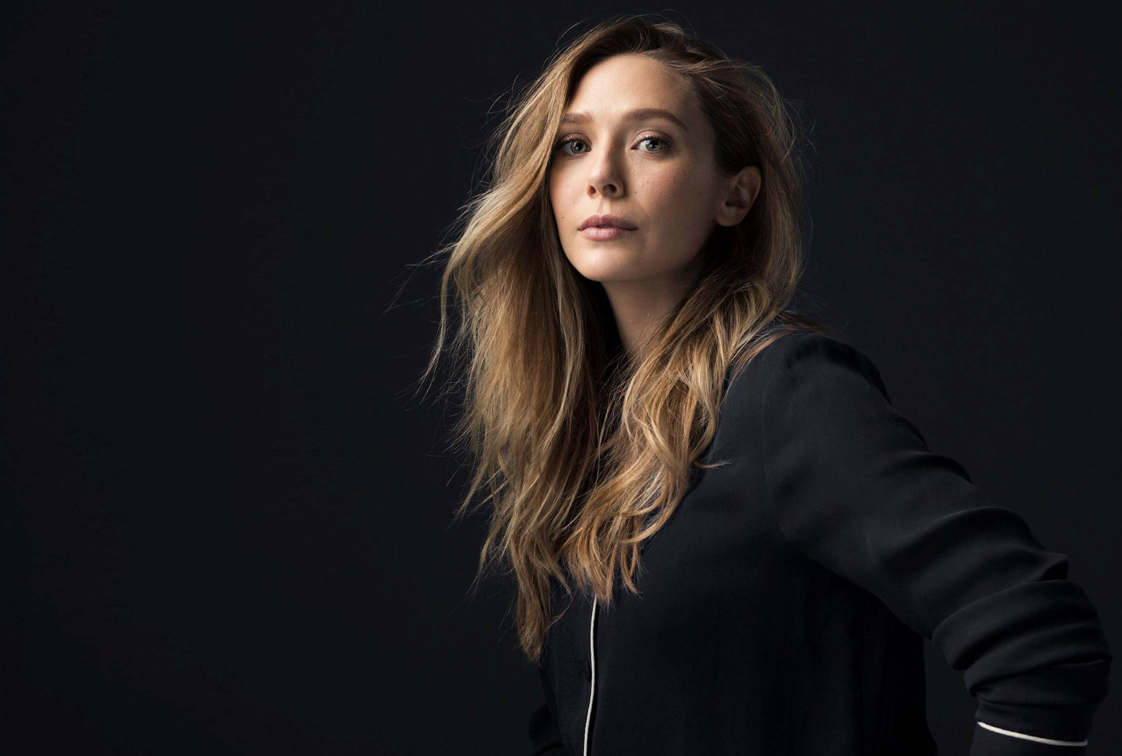 Elizabeth Olsen, wavy blonde hair, dark hoodie, Full HD Desktop Wallpaper