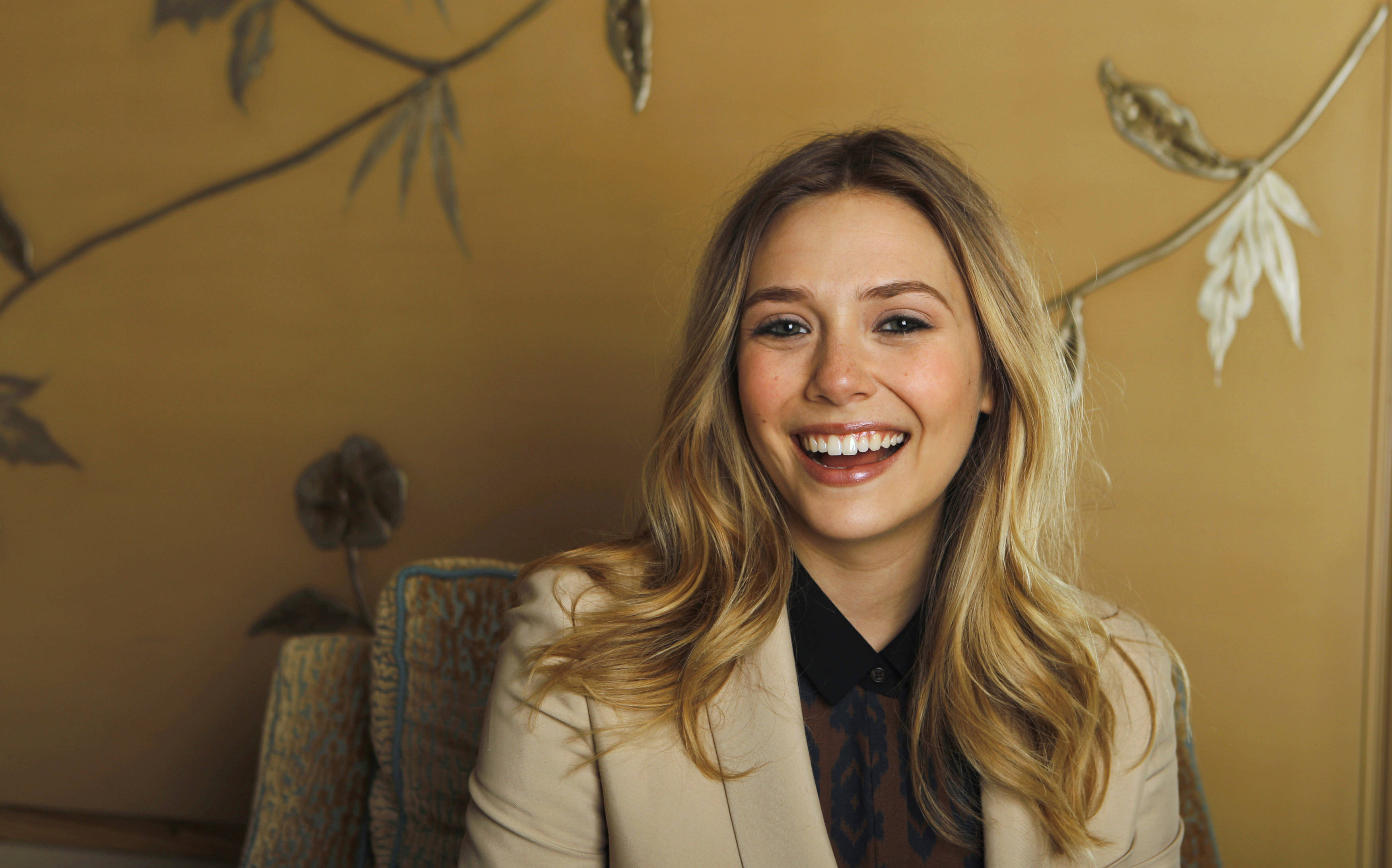 Elizabeth Olsen, American actress, long blonde hair, 2K Desktop Wallpaper