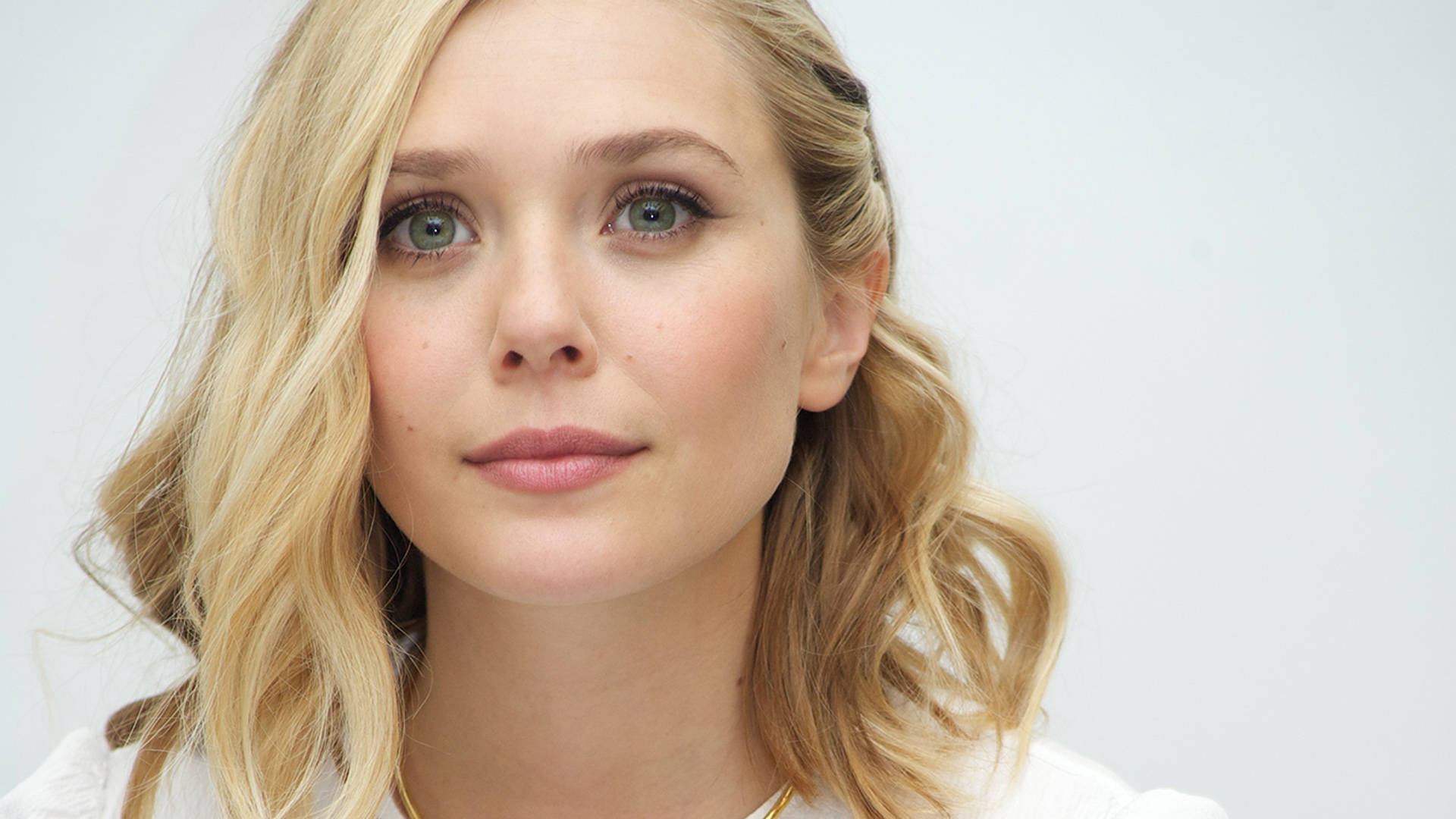 Elizabeth Olsen, blonde wavy hair, green eyes, Full HD Desktop Wallpaper