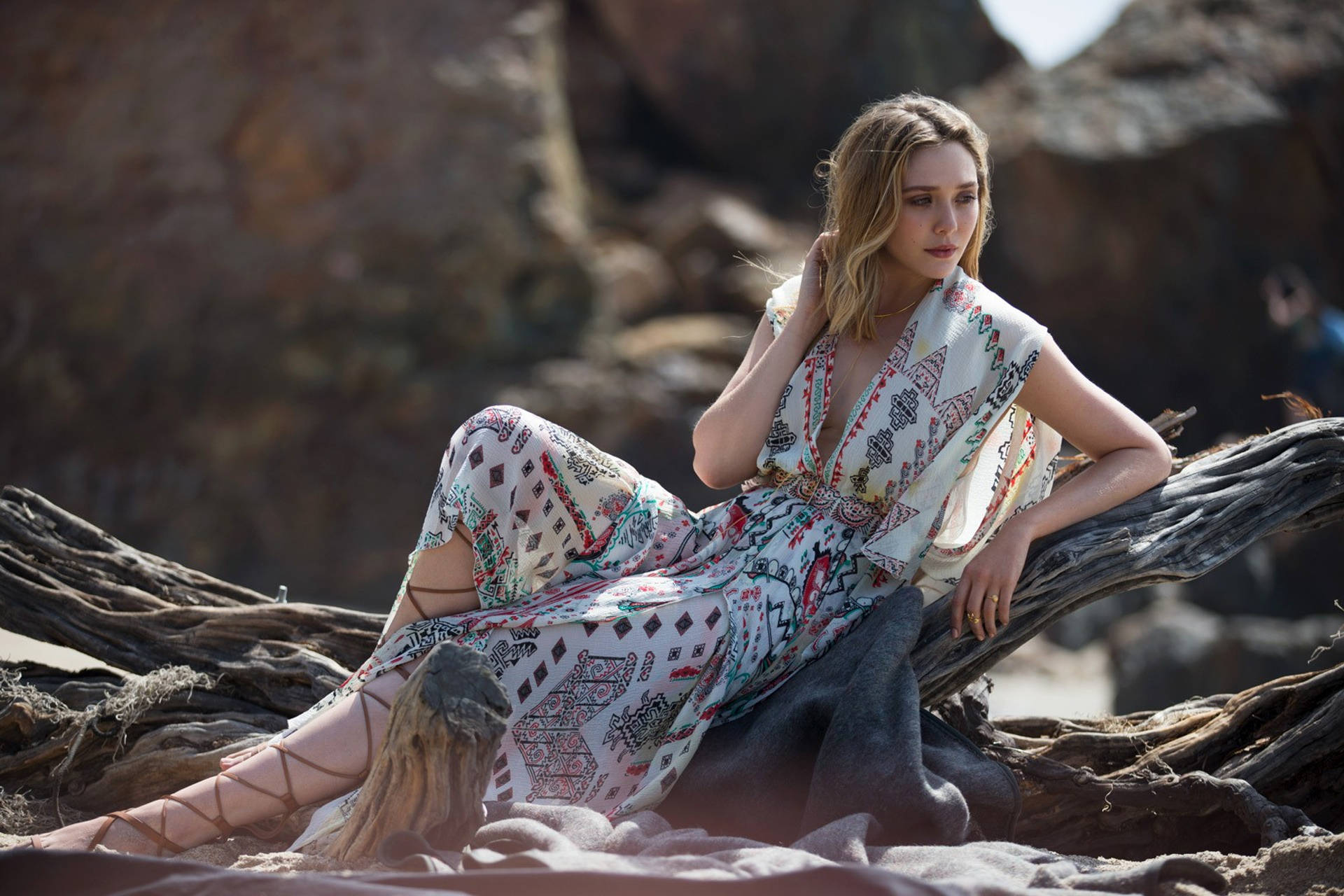 Elizabeth Olsen, patterned dress, weathered driftwood, Full HD Desktop Wallpaper