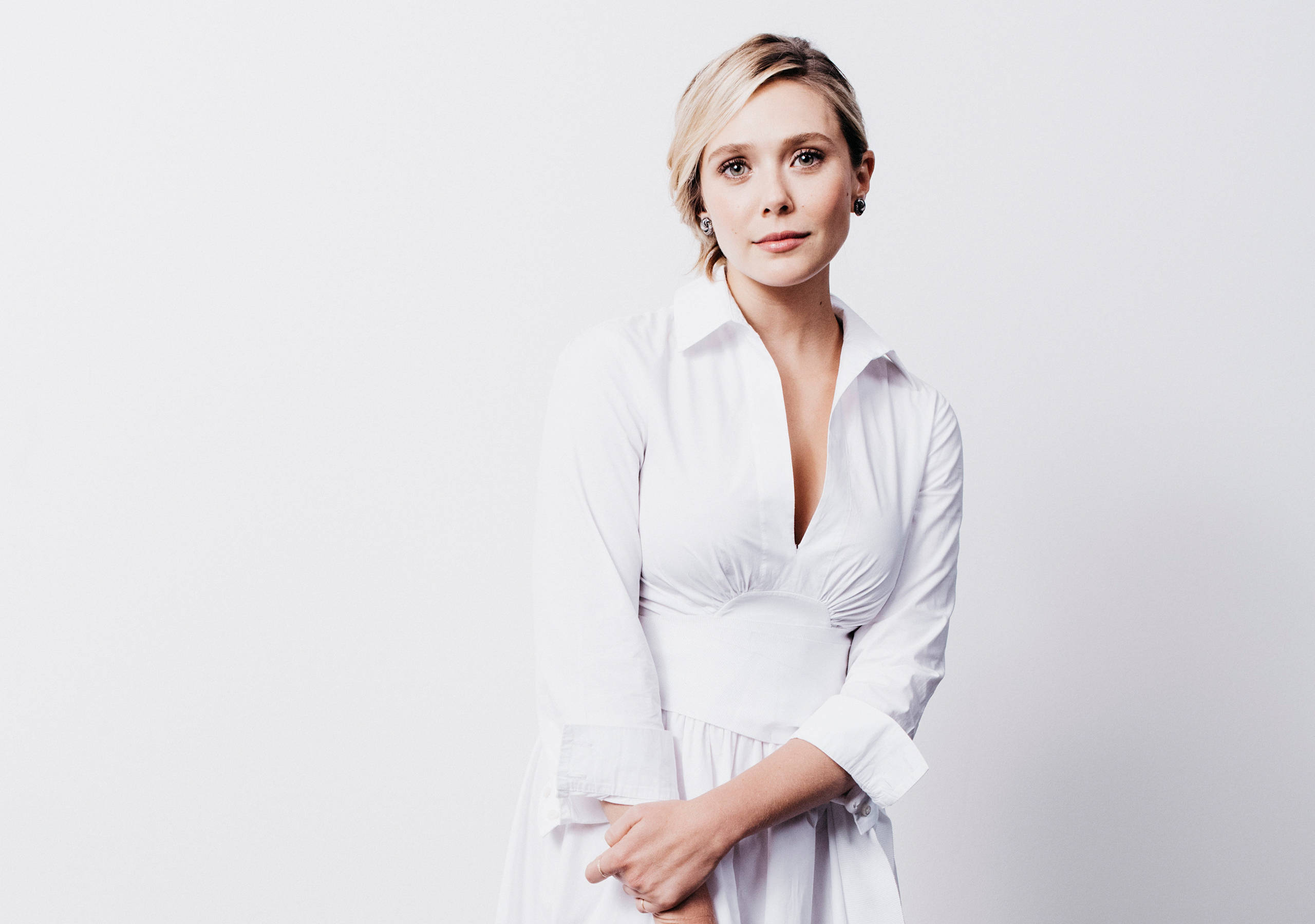 Elizabeth Olsen, elegant white dress, blonde woman, 2K Desktop Wallpaper