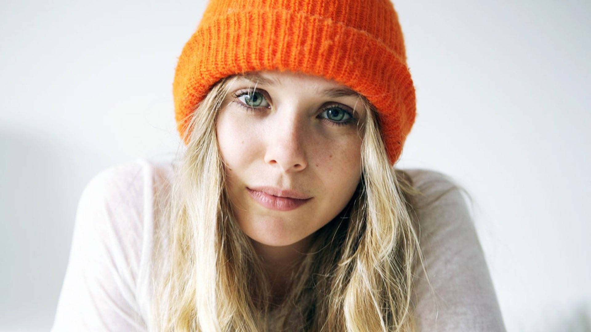 Elizabeth Olsen, blonde hair, green eyes, Full HD Desktop Wallpaper