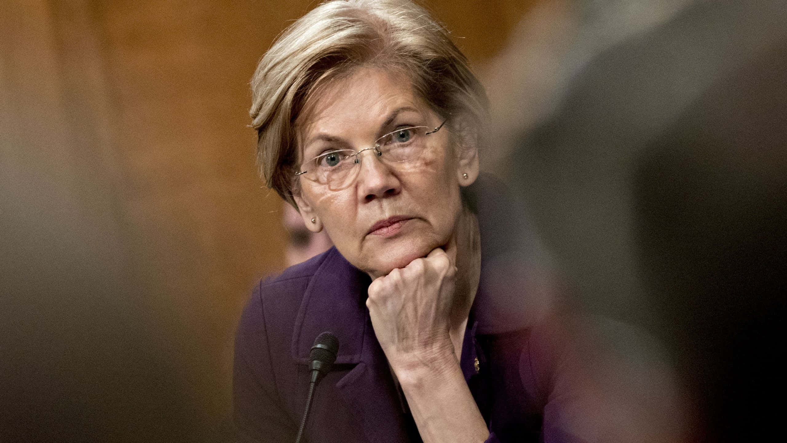 Elizabeth Warren, fist on chin, glasses, 2K Desktop Wallpaper