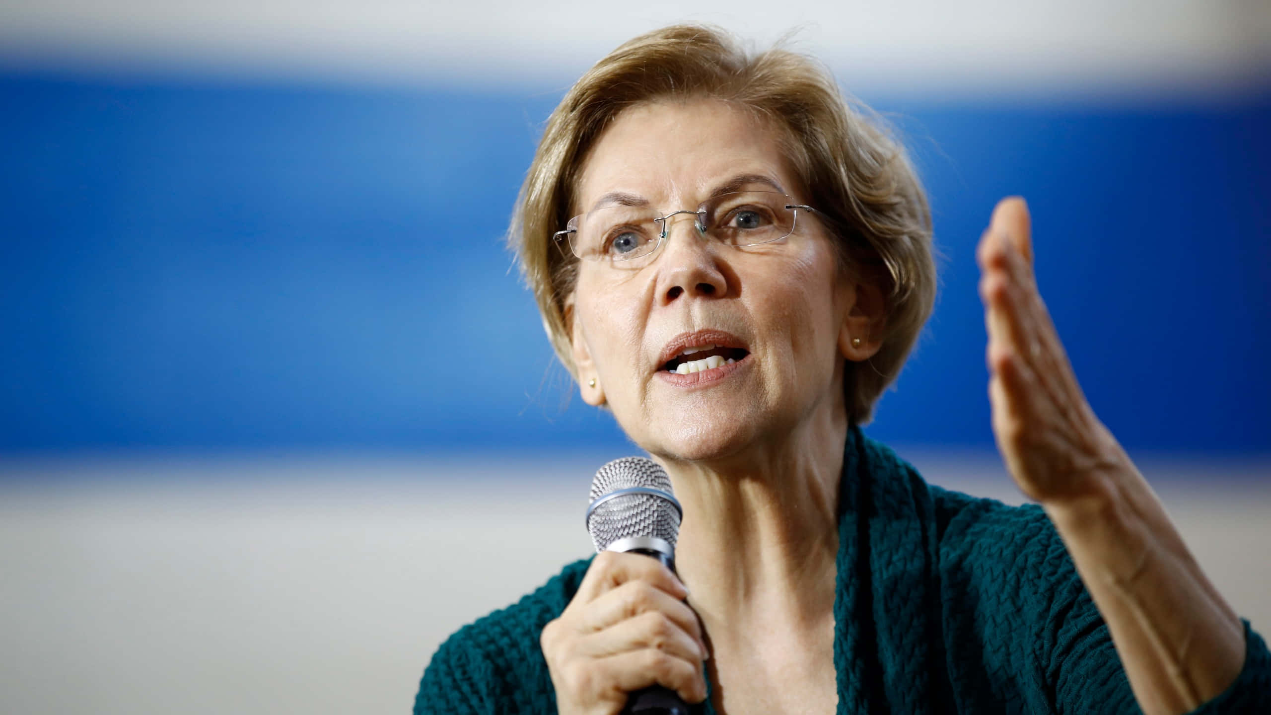 Elizabeth Warren, glasses, microphone, 2K Desktop Wallpaper