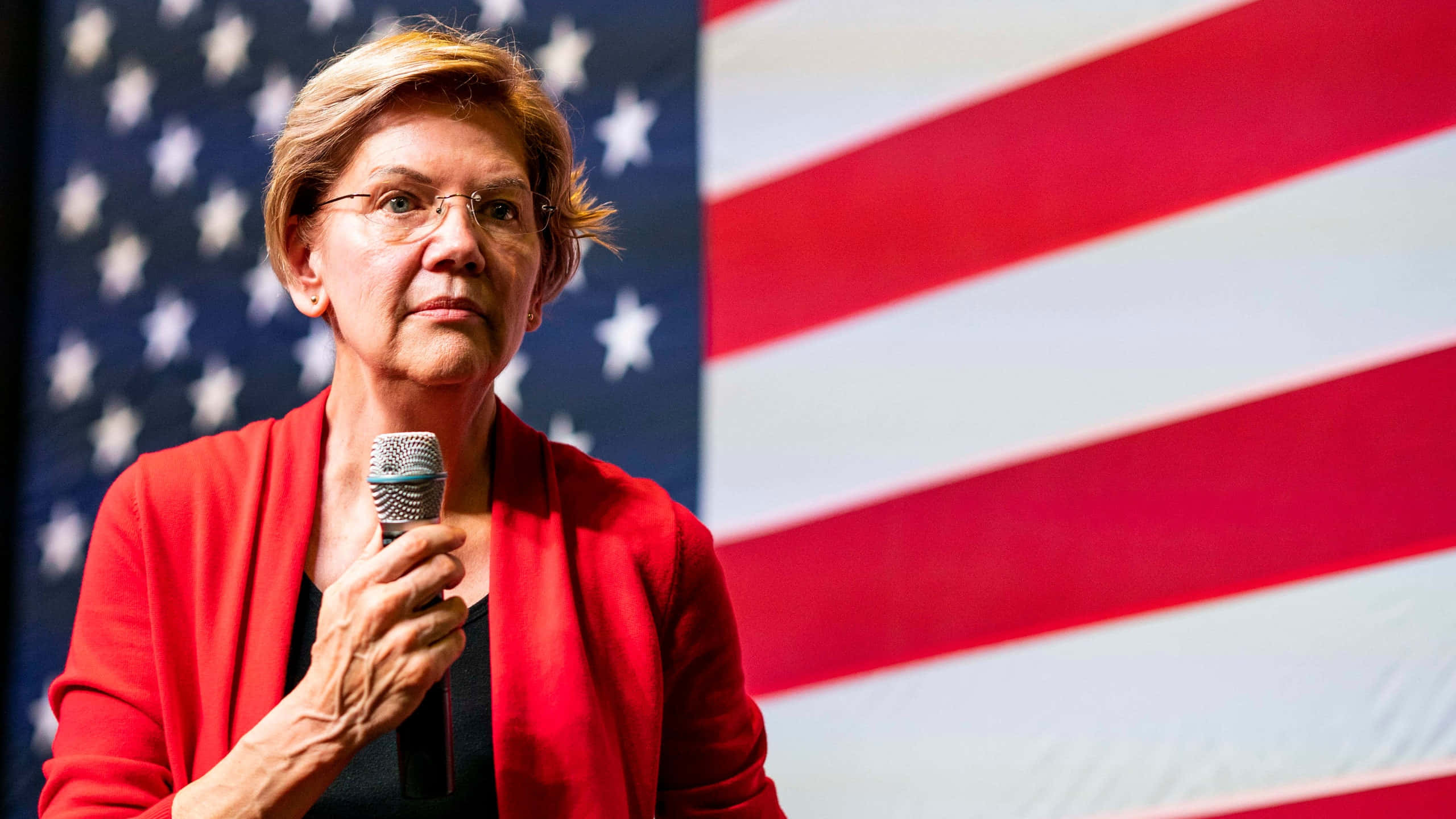 Elizabeth Warren, red blazer, microphone, 2K Desktop Wallpaper