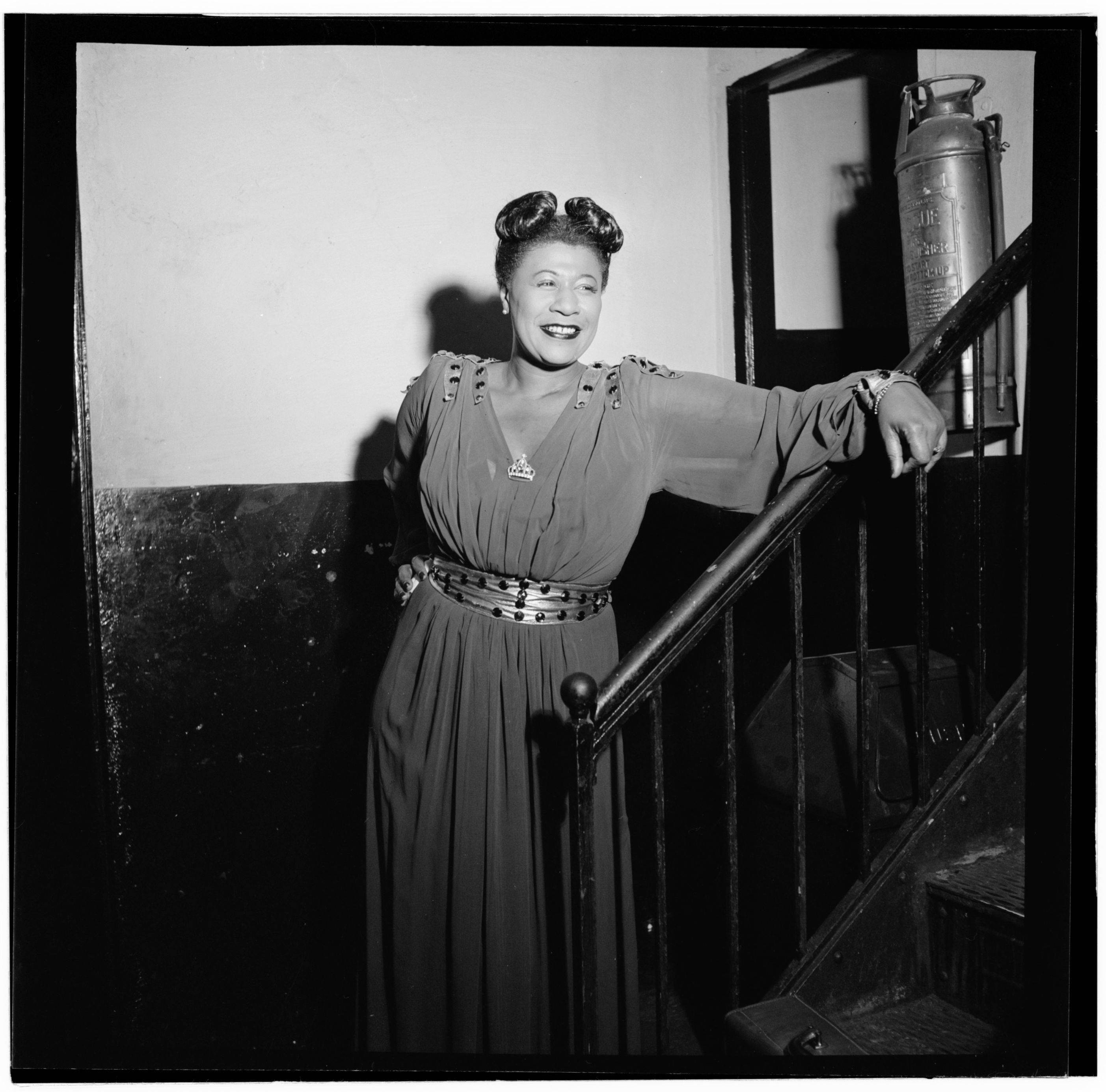 Ella Fitzgerald, stairs, draped gown, 2K Desktop Wallpaper