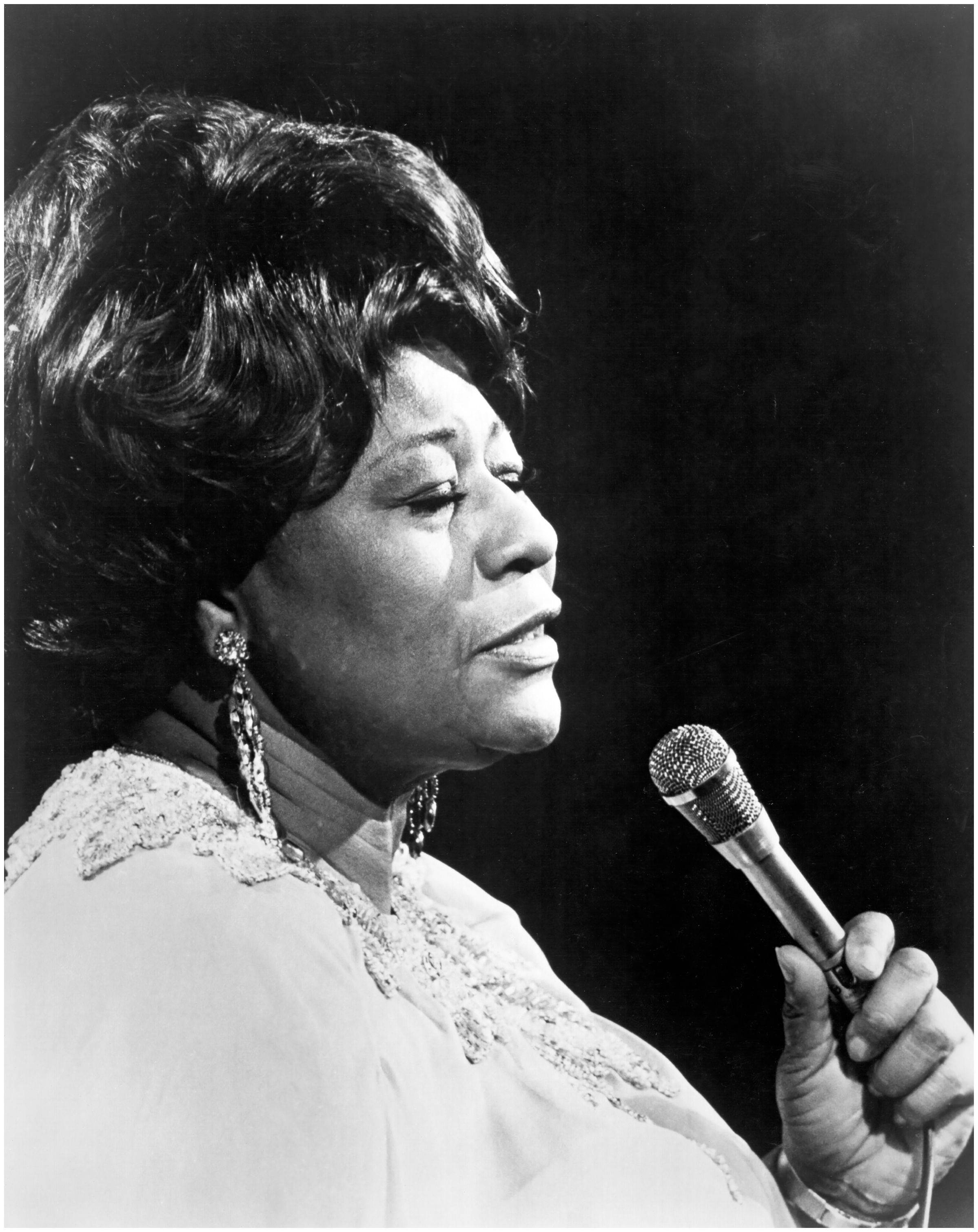 Ella Fitzgerald, singing, side view, 2K Phone Wallpaper