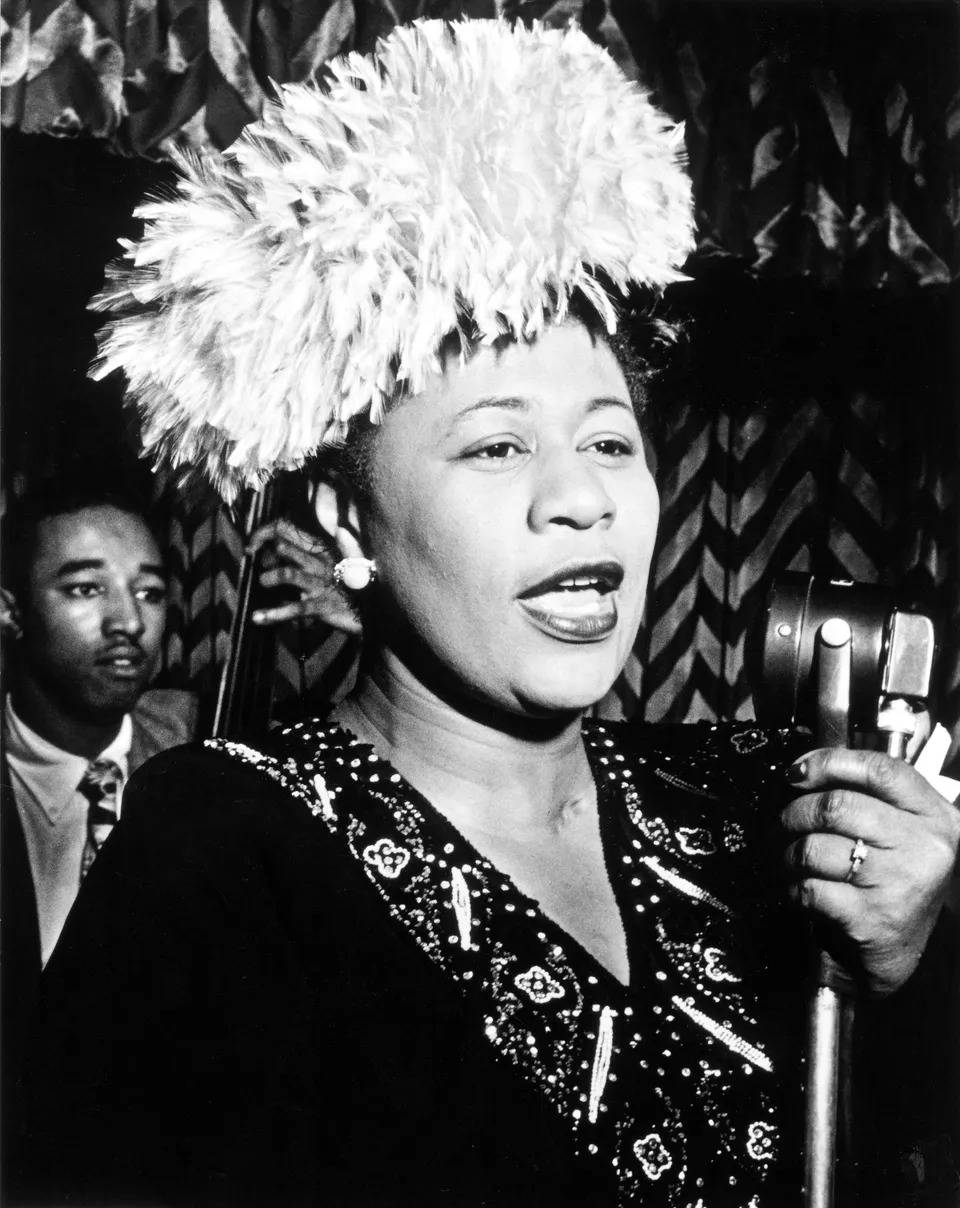 Ella Fitzgerald, vintage microphone, feathered hat, SD Phone Wallpaper