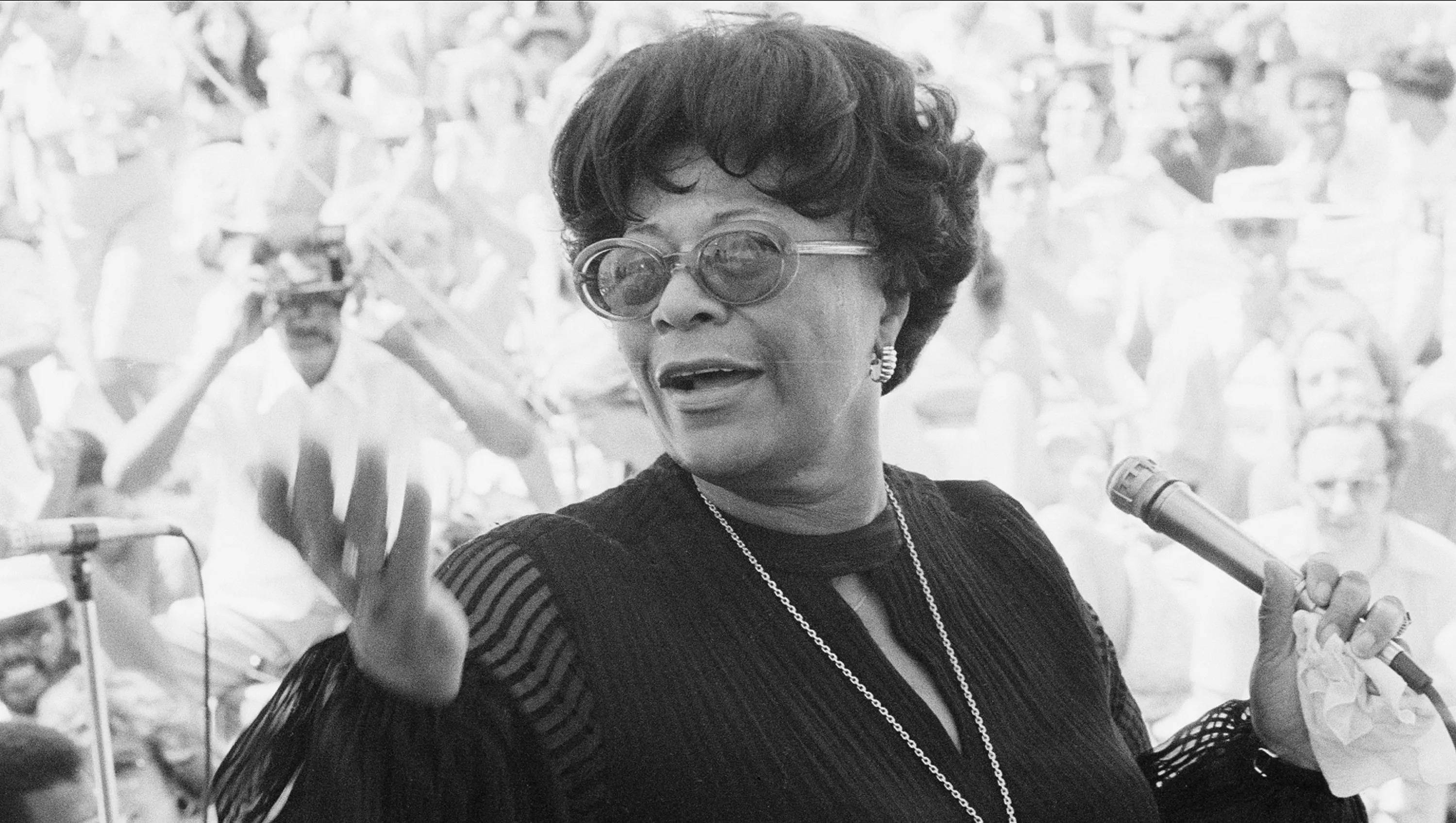 Ella Fitzgerald, jazz legend, black and white photo, 2K Desktop Wallpaper