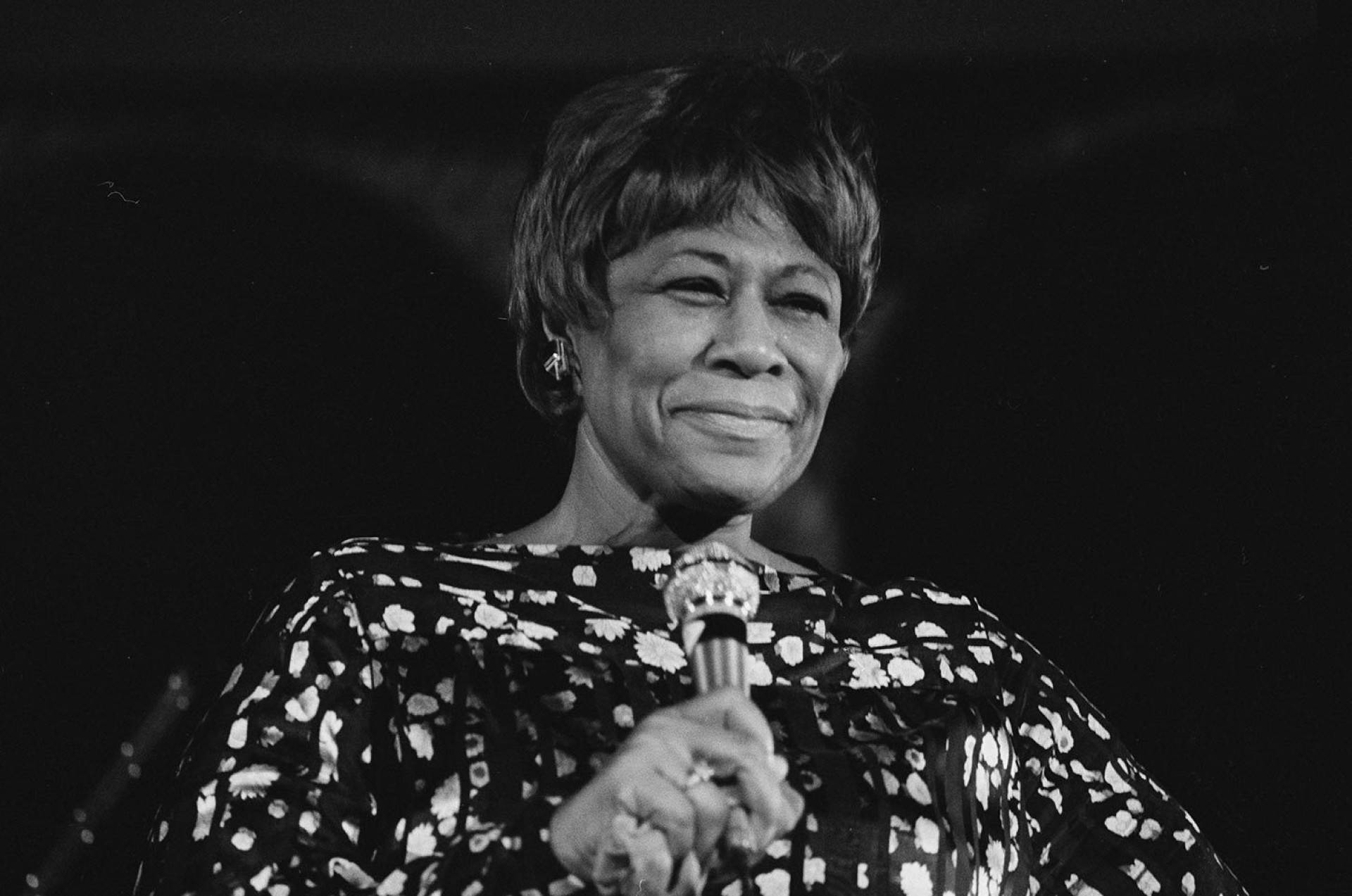 Ella Fitzgerald, short hair, black and white portrait, Full HD Desktop Wallpaper