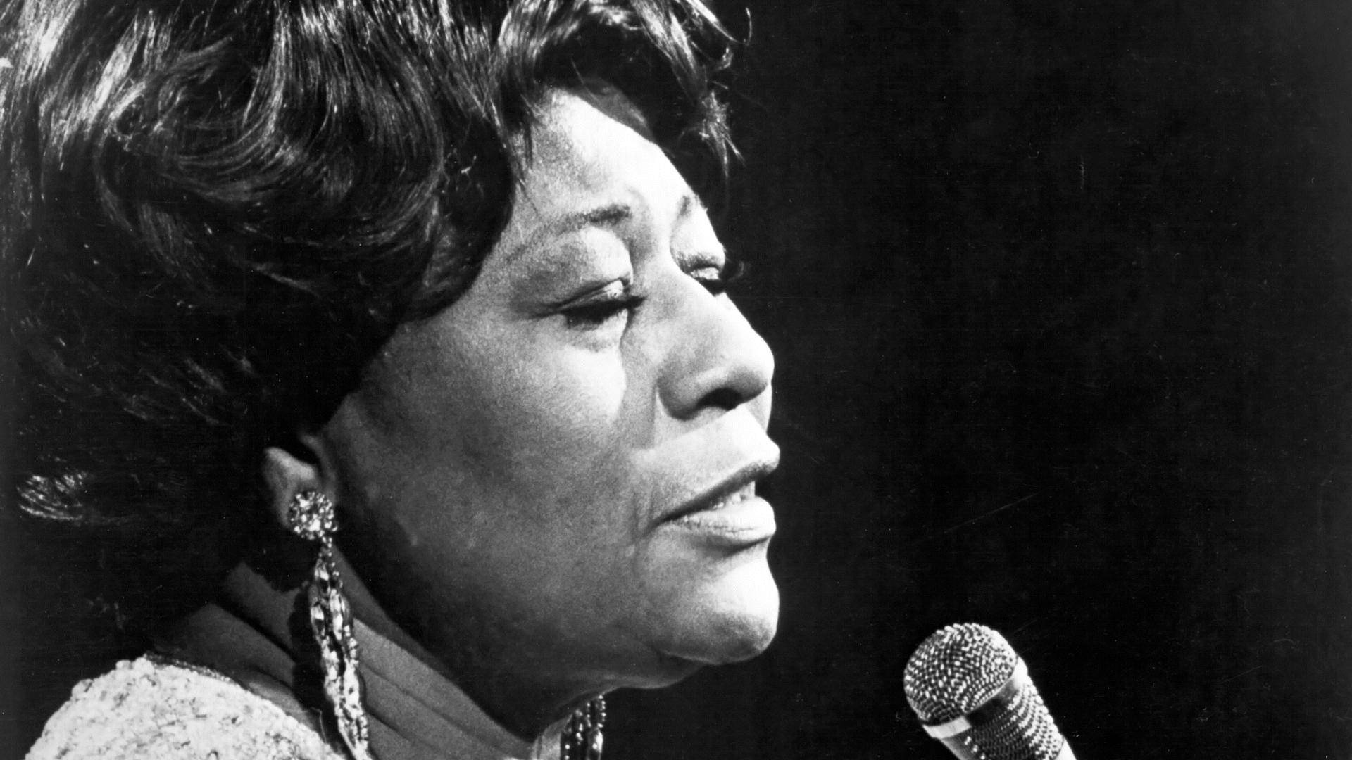 Ella Fitzgerald, microphone, elegant earrings, Full HD Desktop Wallpaper