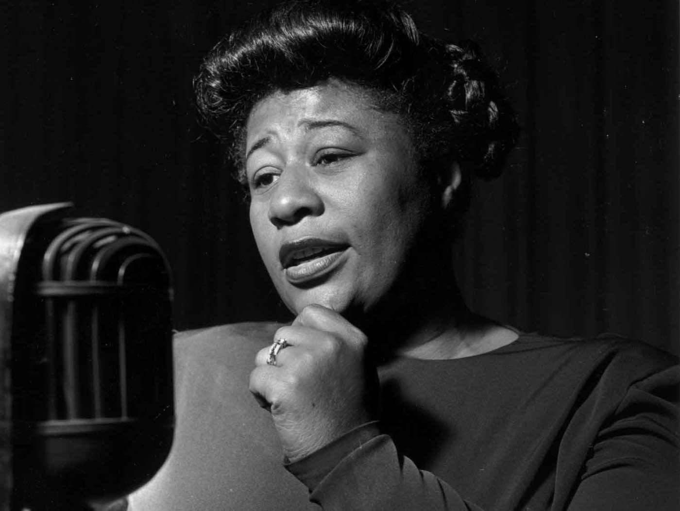 Ella Fitzgerald, vintage microphone, black and white portrait, HD Desktop Wallpaper