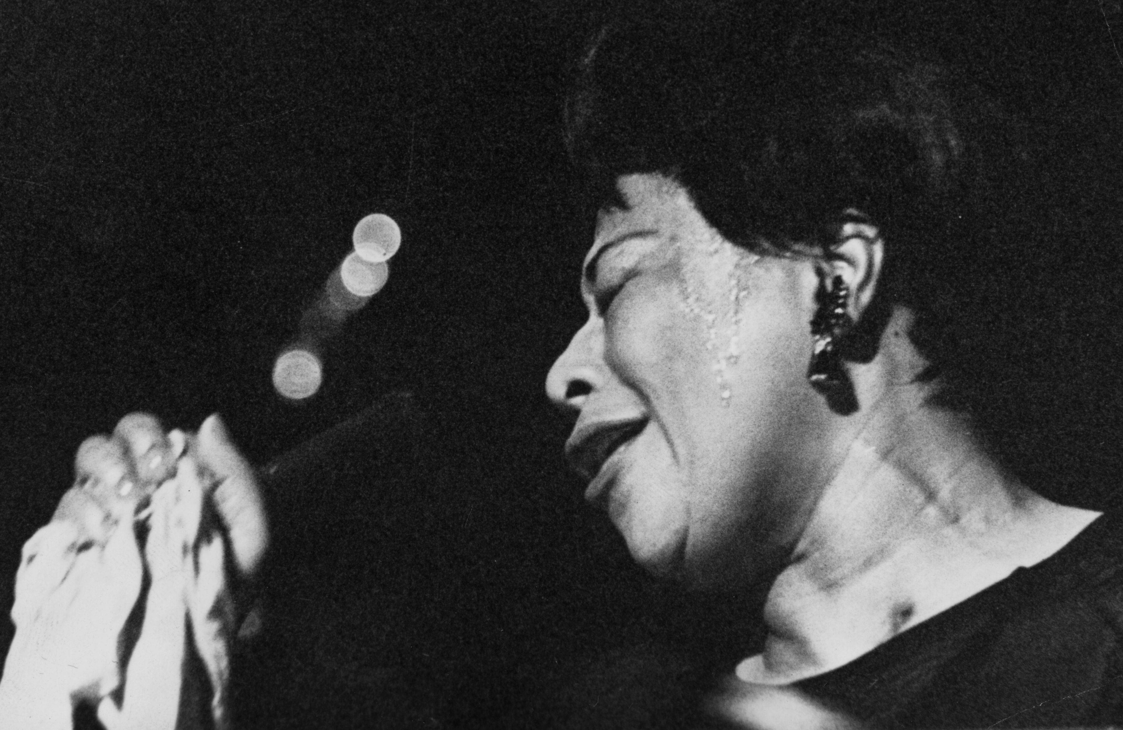 Ella Fitzgerald, black and white, close-up, 2K Desktop Wallpaper