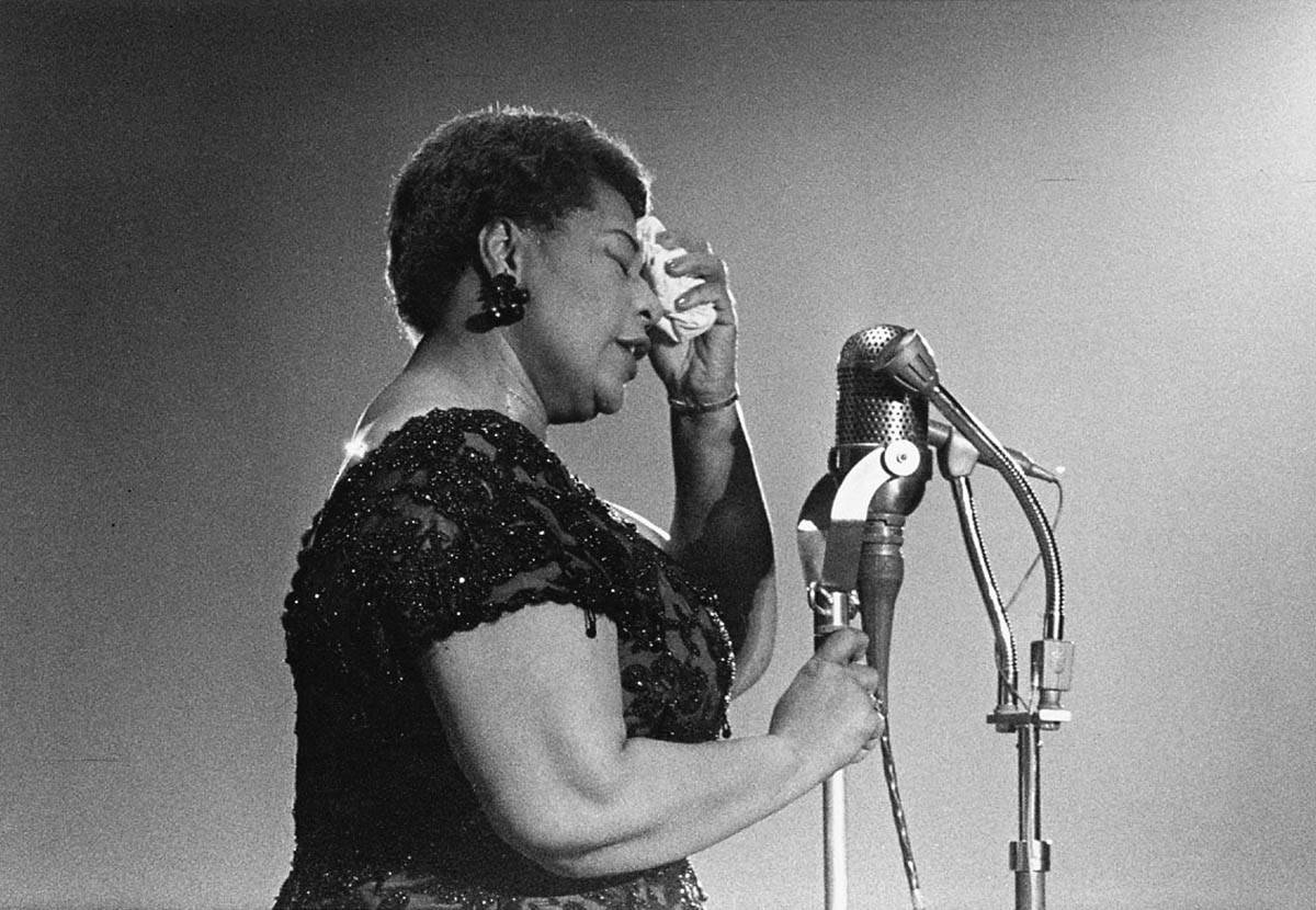Ella Fitzgerald, beaded dress, vintage microphone, SD Desktop Wallpaper