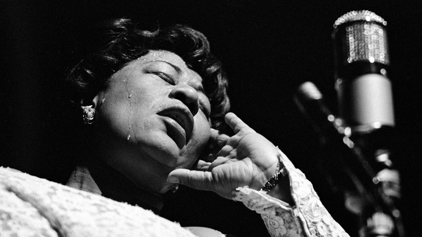Ella Fitzgerald, vintage microphone, black and white, HD Desktop Wallpaper