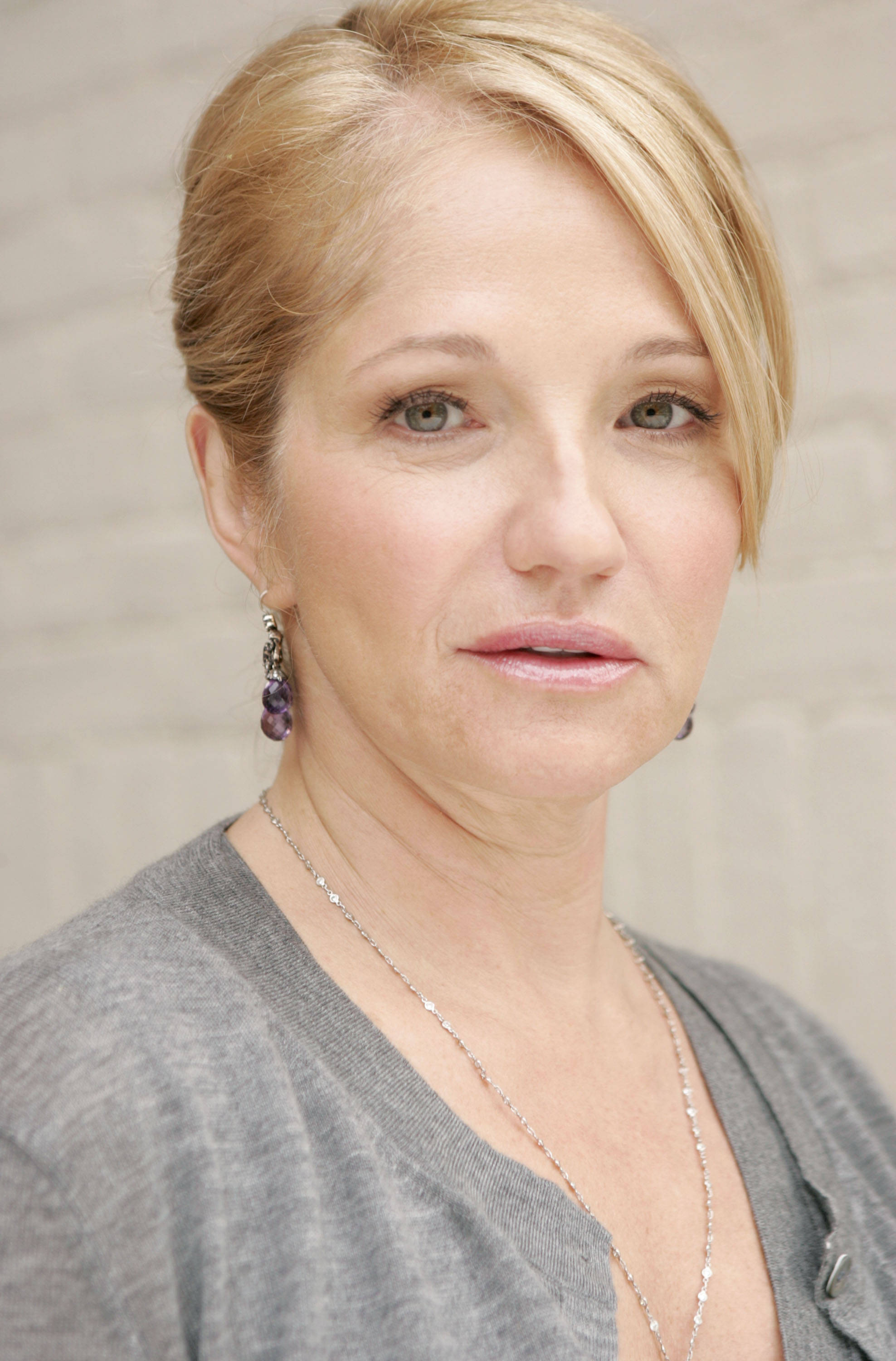 Ellen Barkin, blonde hair, gray cardigan, 2K Phone Wallpaper