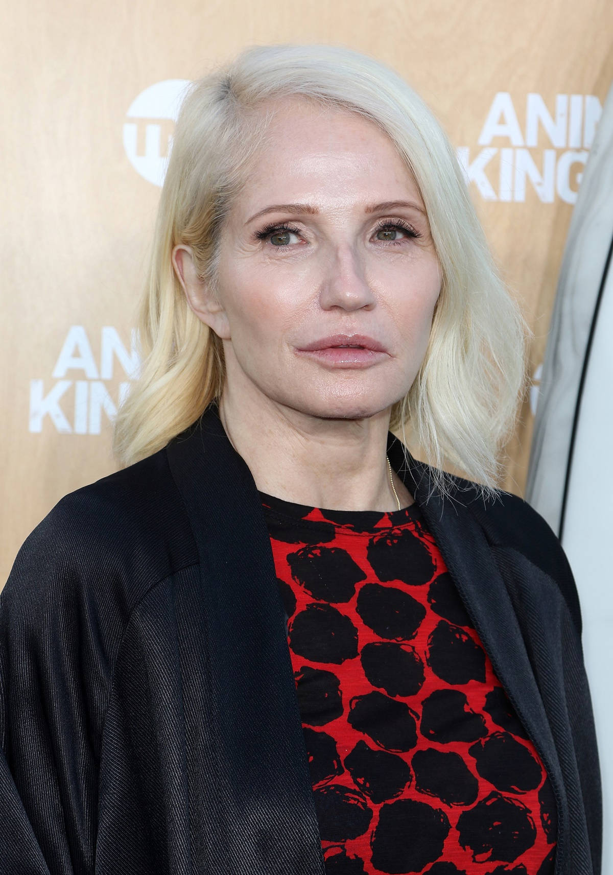 Ellen Barkin, platinum blonde hair, black jacket, HD Phone Wallpaper