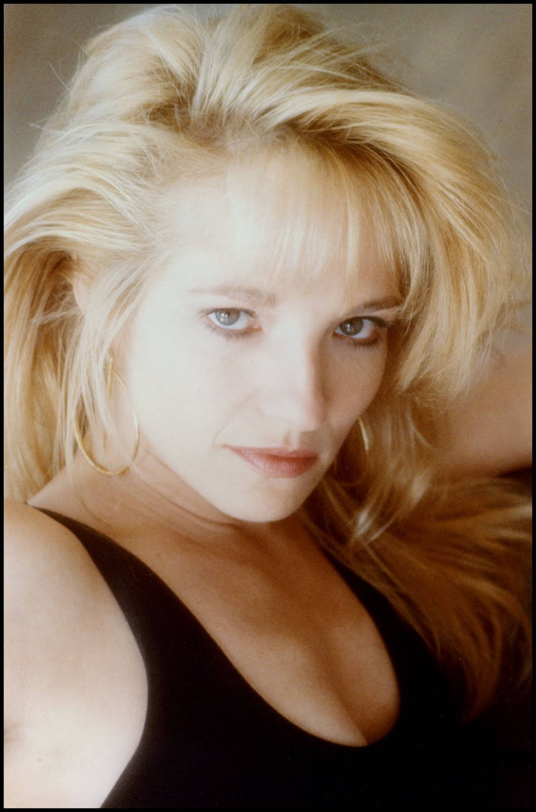 Ellen Barkin, blonde woman, black top, HD Phone Wallpaper