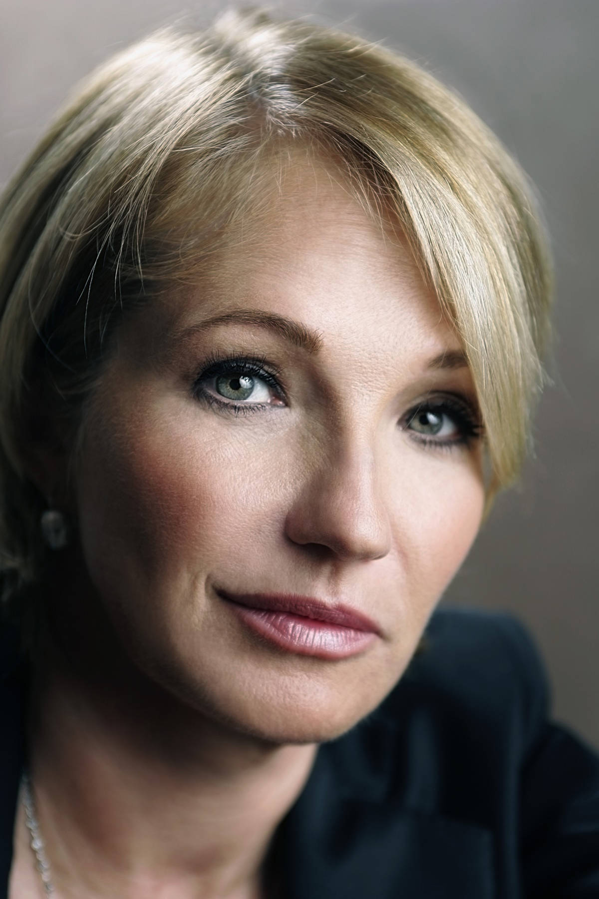 Ellen Barkin, blonde hair, green eyes, HD Phone Wallpaper