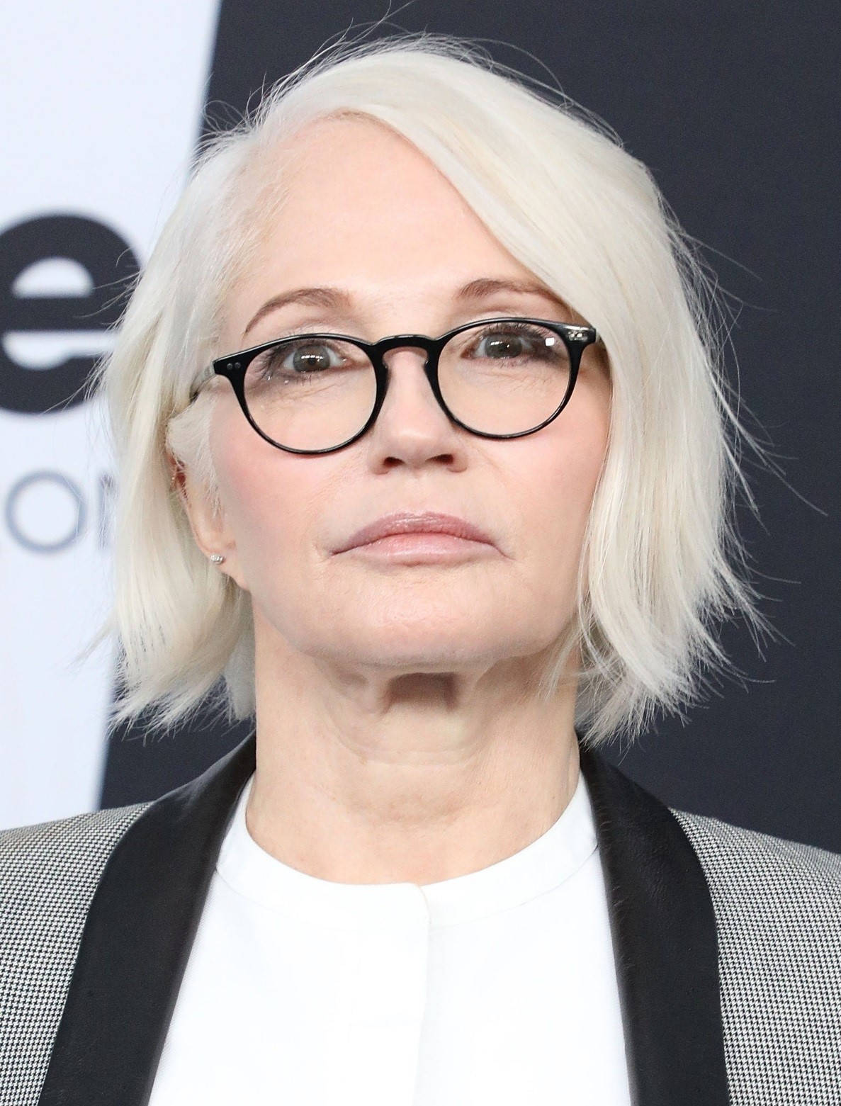 Ellen Barkin, platinum blonde bob hair, black-rimmed glasses, HD Phone Wallpaper