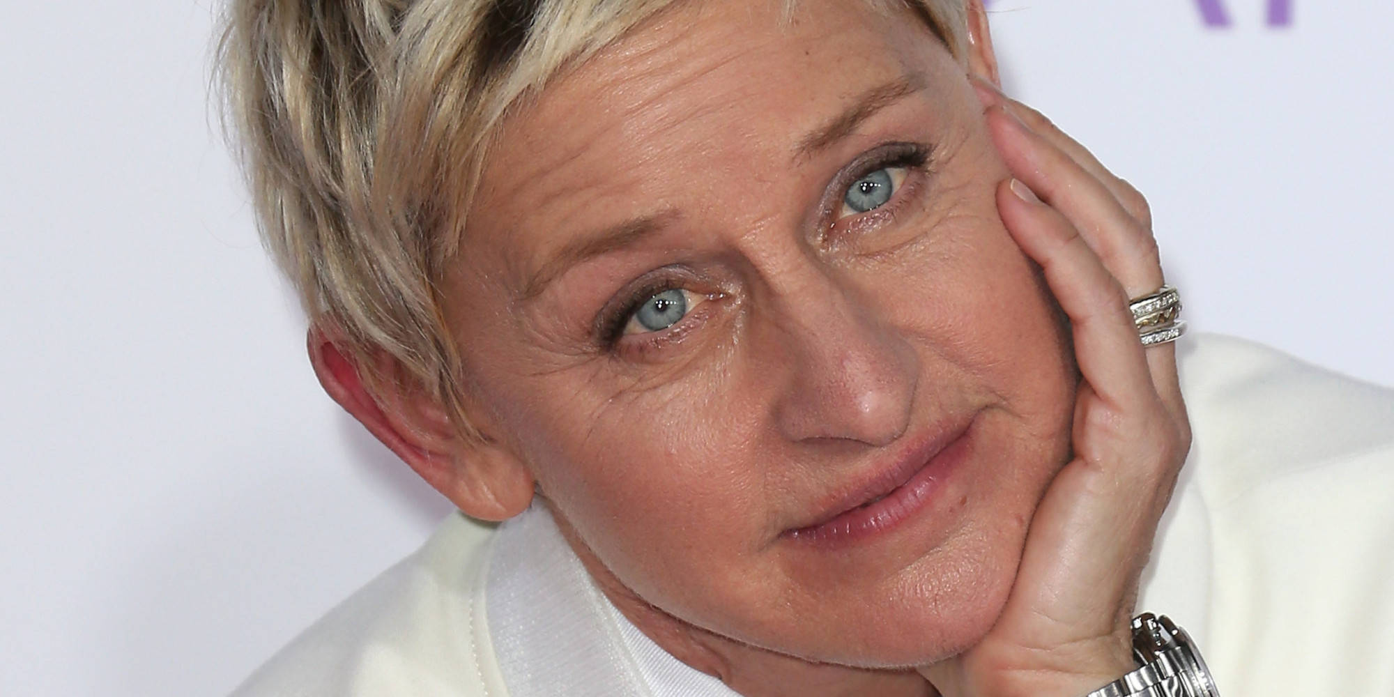 Ellen DeGeneres, light blue eyes, smiles warmly, Full HD Desktop Wallpaper