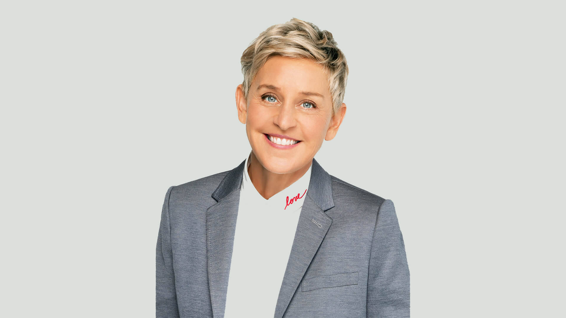 Ellen Degeneres, light grey suit, white turtleneck, Full HD Desktop Wallpaper