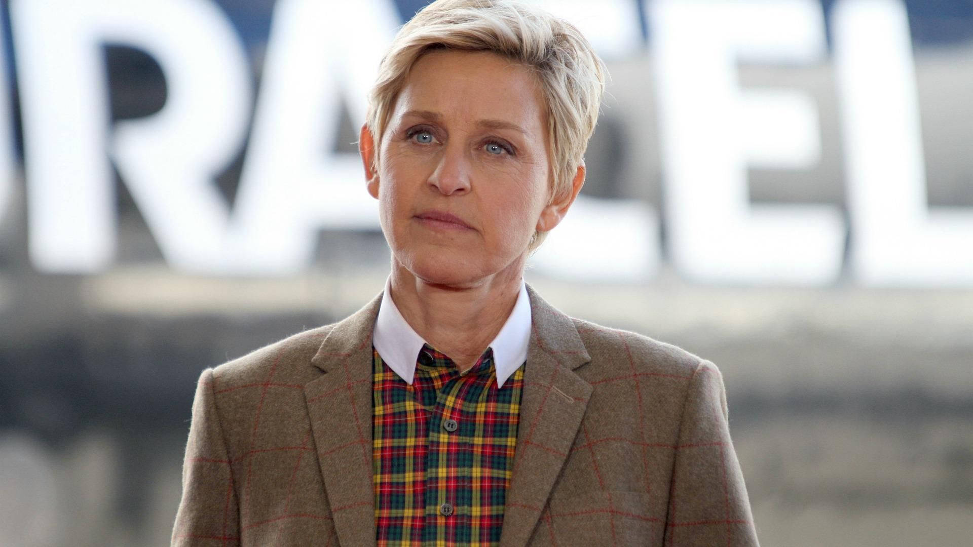 Ellen DeGeneres, tan plaid blazer, colorful tartan shirt, Full HD Desktop Wallpaper