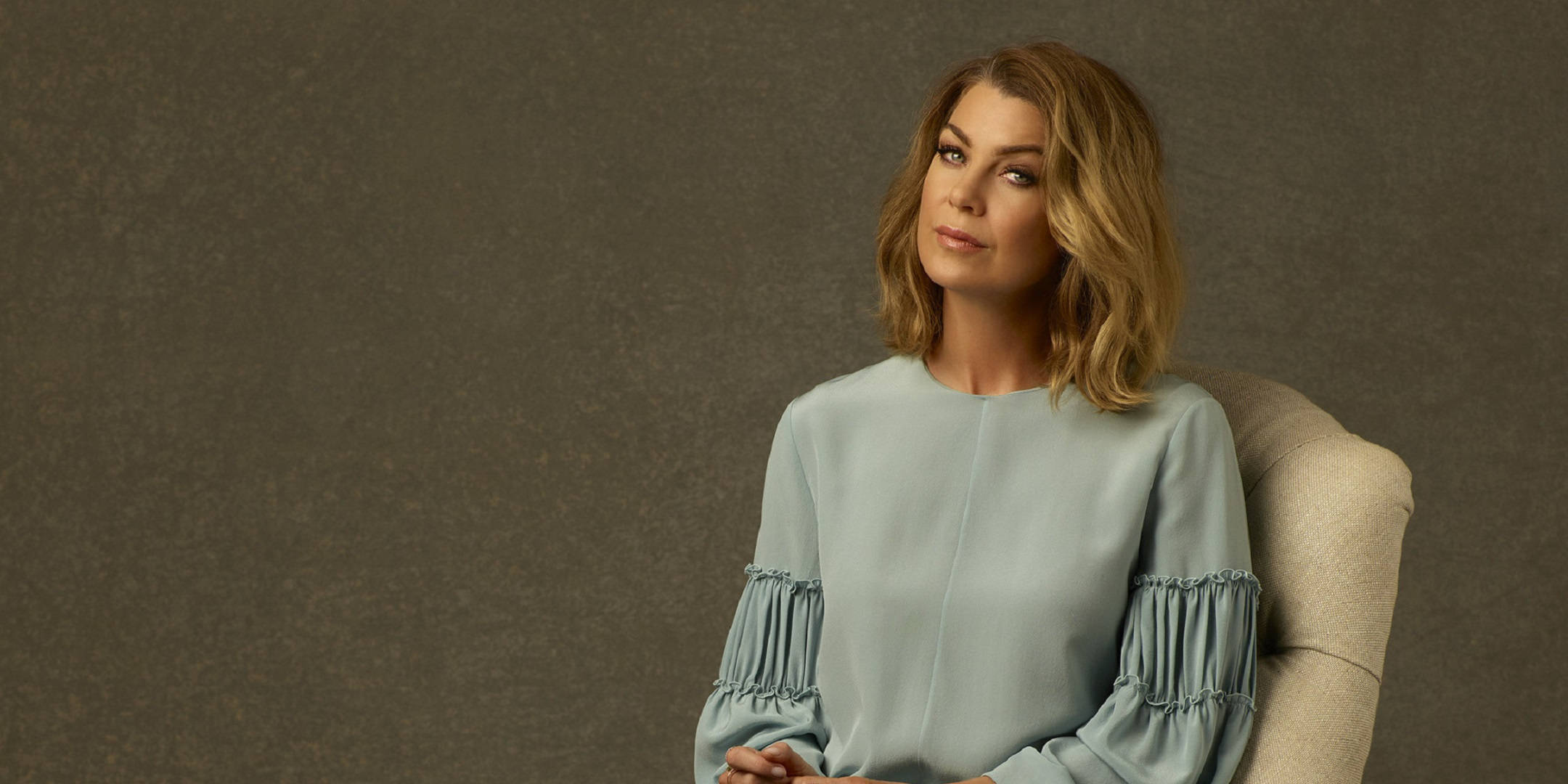Ellen Pompeo, wavy blonde hair, beige armchair, Full HD Desktop Wallpaper