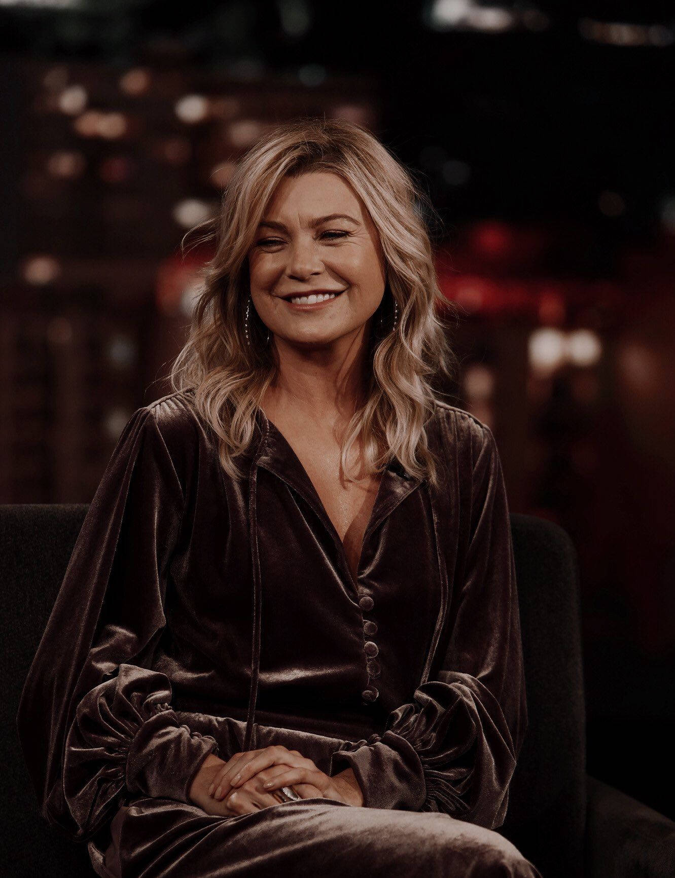 Ellen Pompeo, wavy blonde hair, dark velvet outfit, HD Phone Wallpaper
