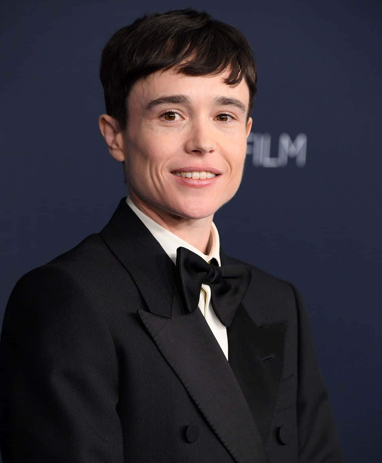 Elliot Page, black tuxedo, bow tie, HD Phone Wallpaper
