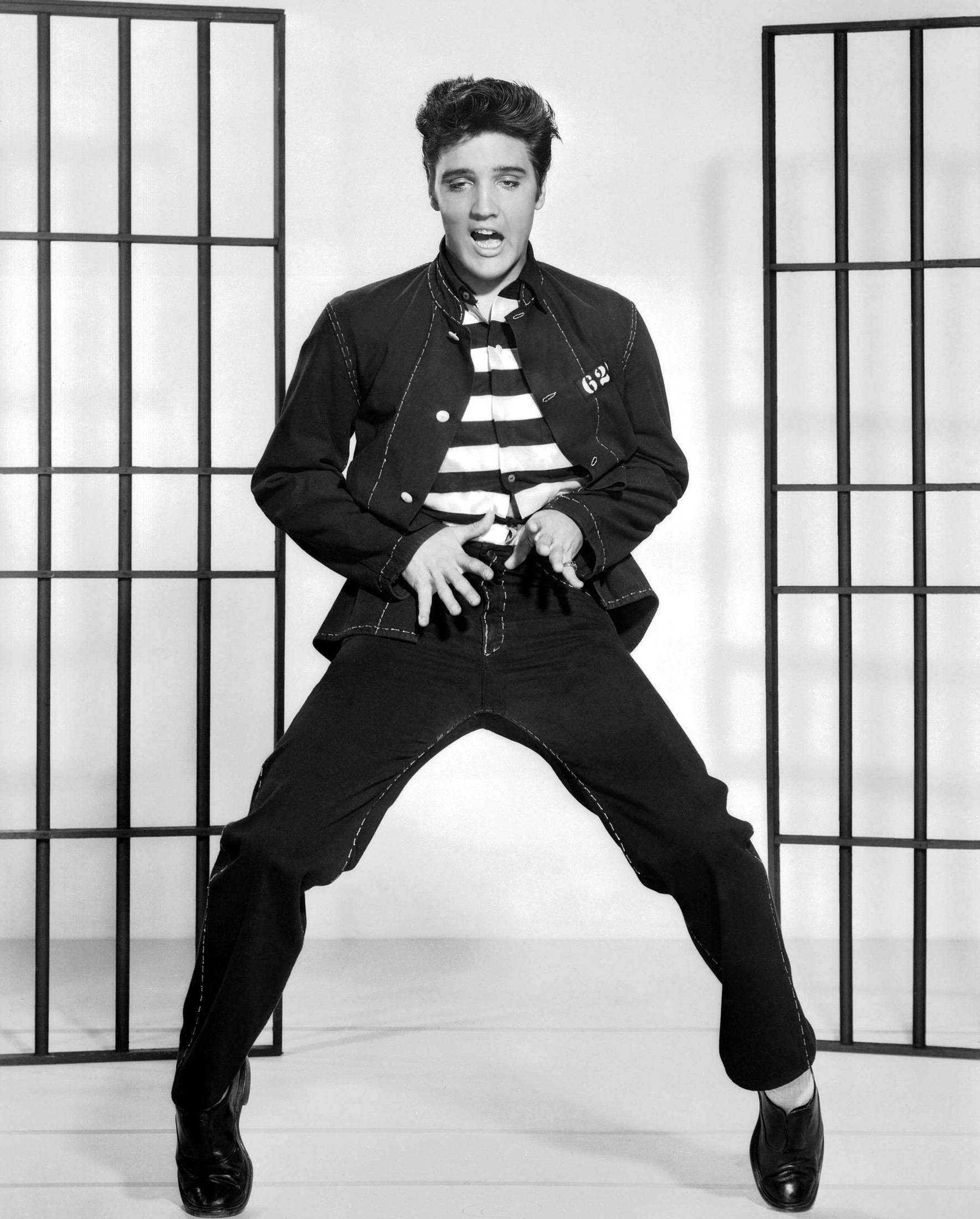 Elvis Presley, Tiptoe, black and white prison-themed outfit, Full HD Phone Wallpaper