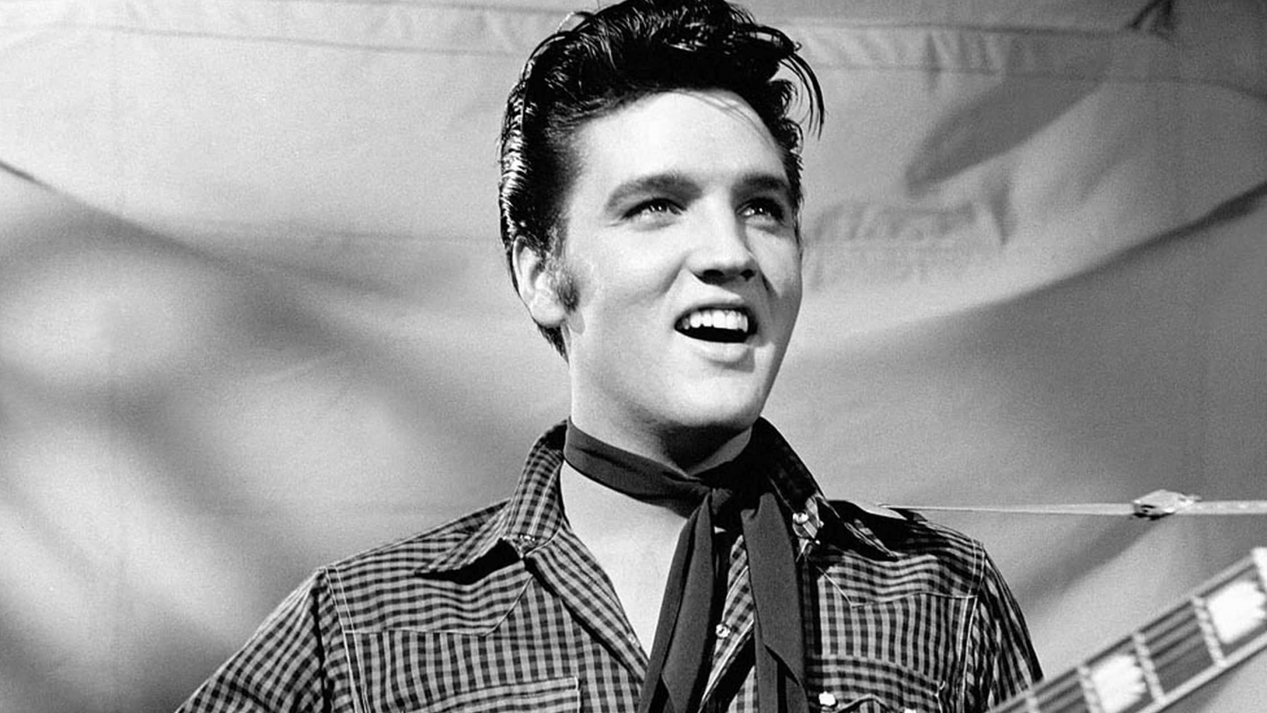 Elvis Presley, guitar, black and white performance shot, 2K Desktop Wallpaper
